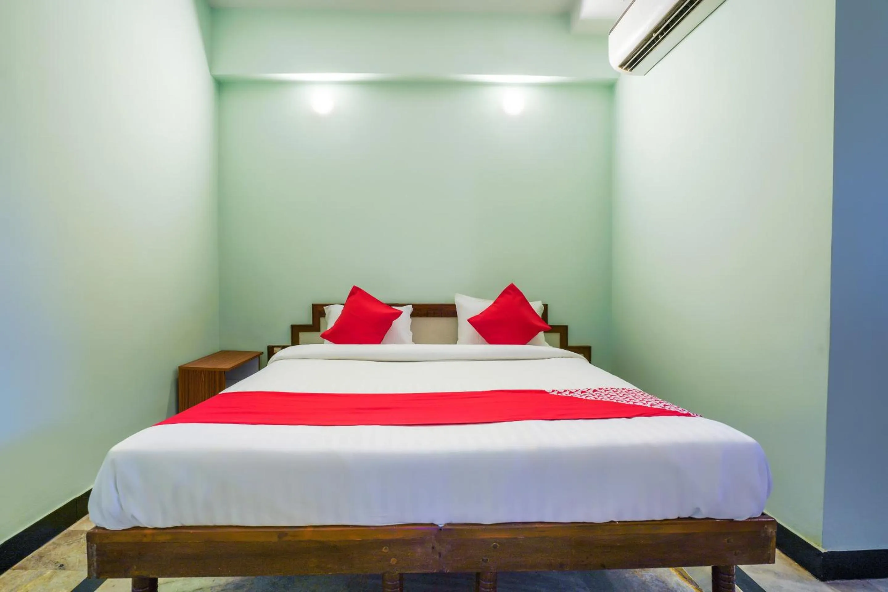 Bedroom, Bed in Hotel O Raja Residency Near Snow World
