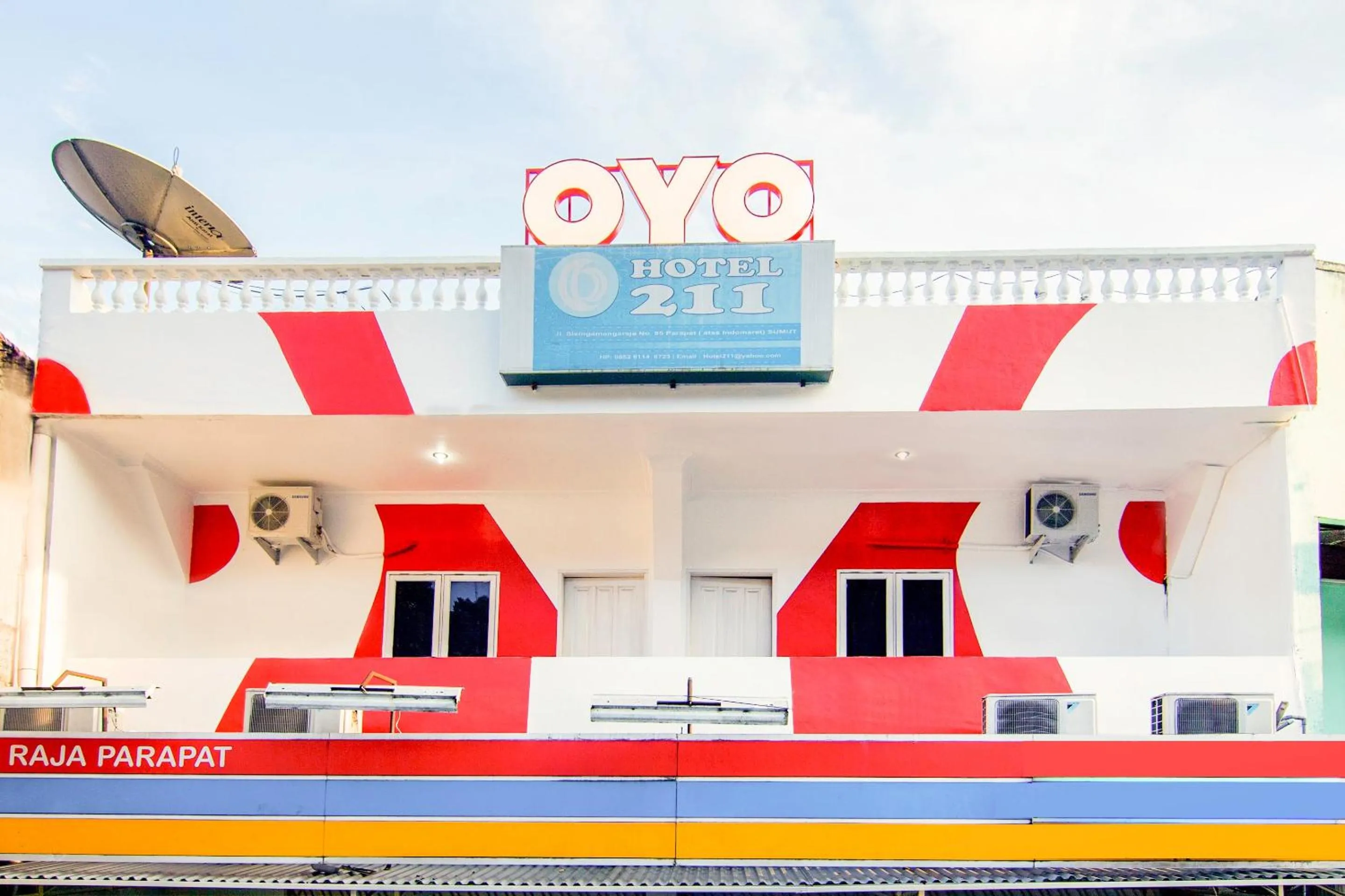 Facade/entrance in Hotel O 211