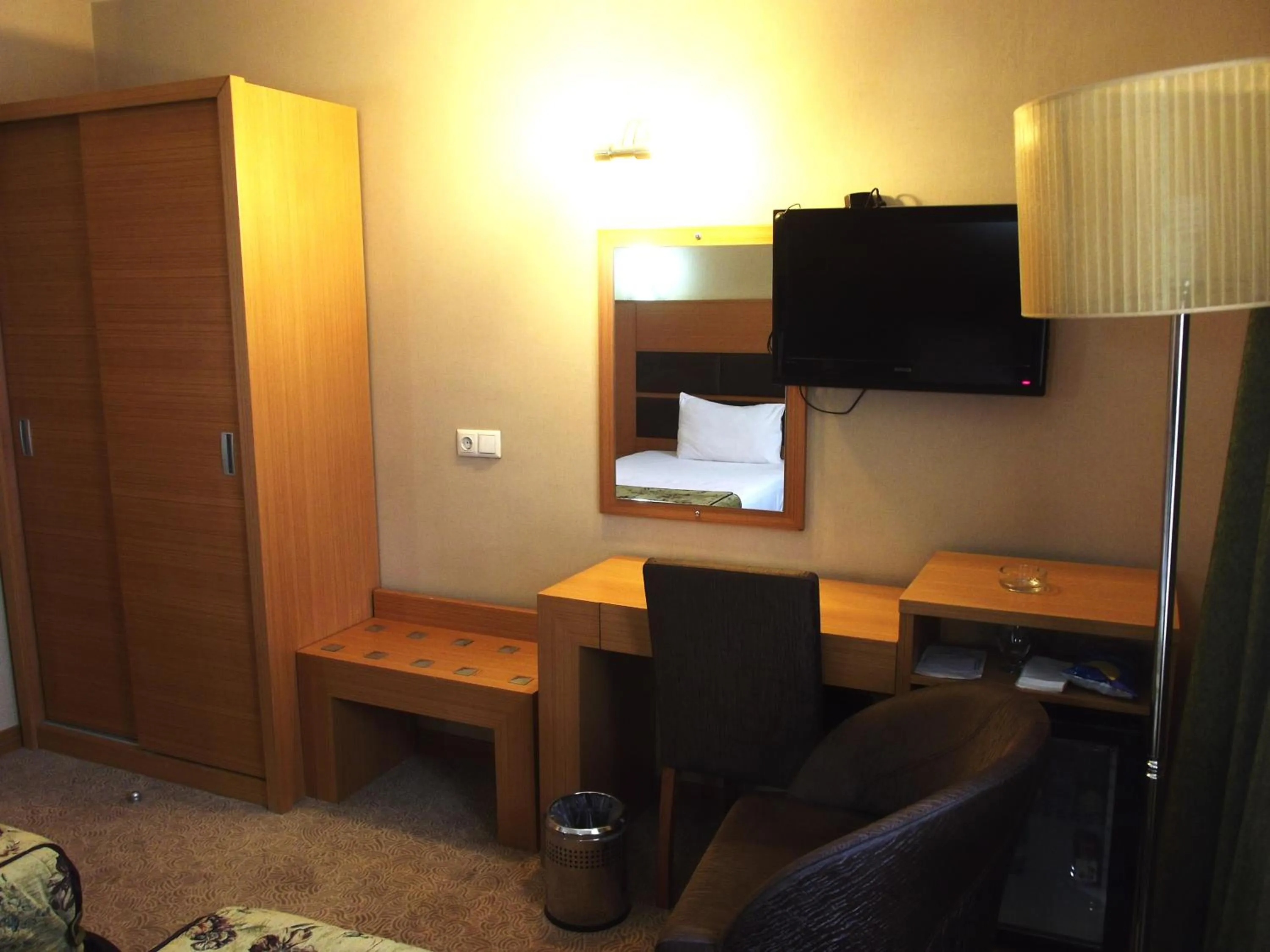 TV/Entertainment Center in Polat Elite Hotel
