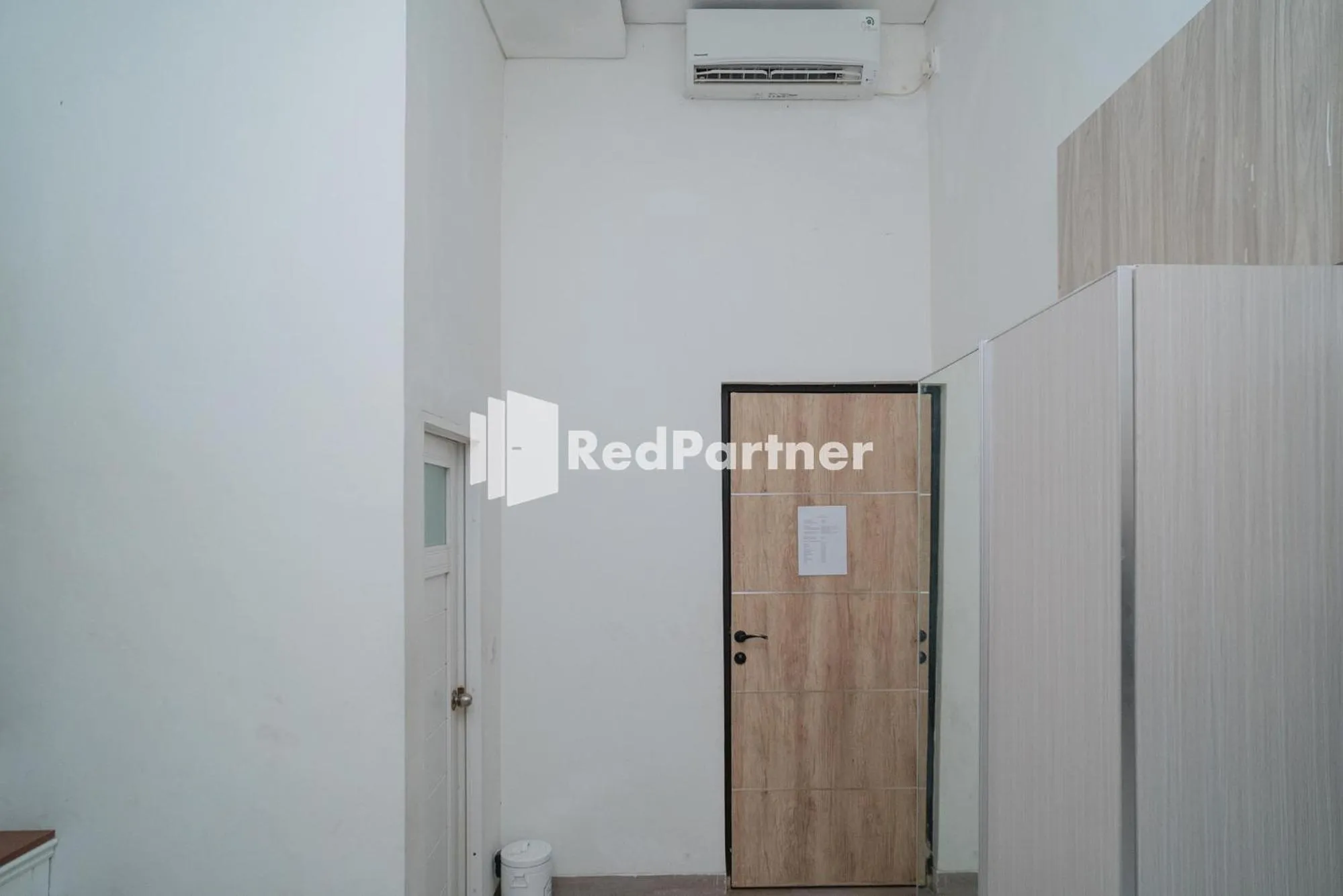 Facade/entrance in Yayah Rooms Bogor Syariah Mitra RedDoorz