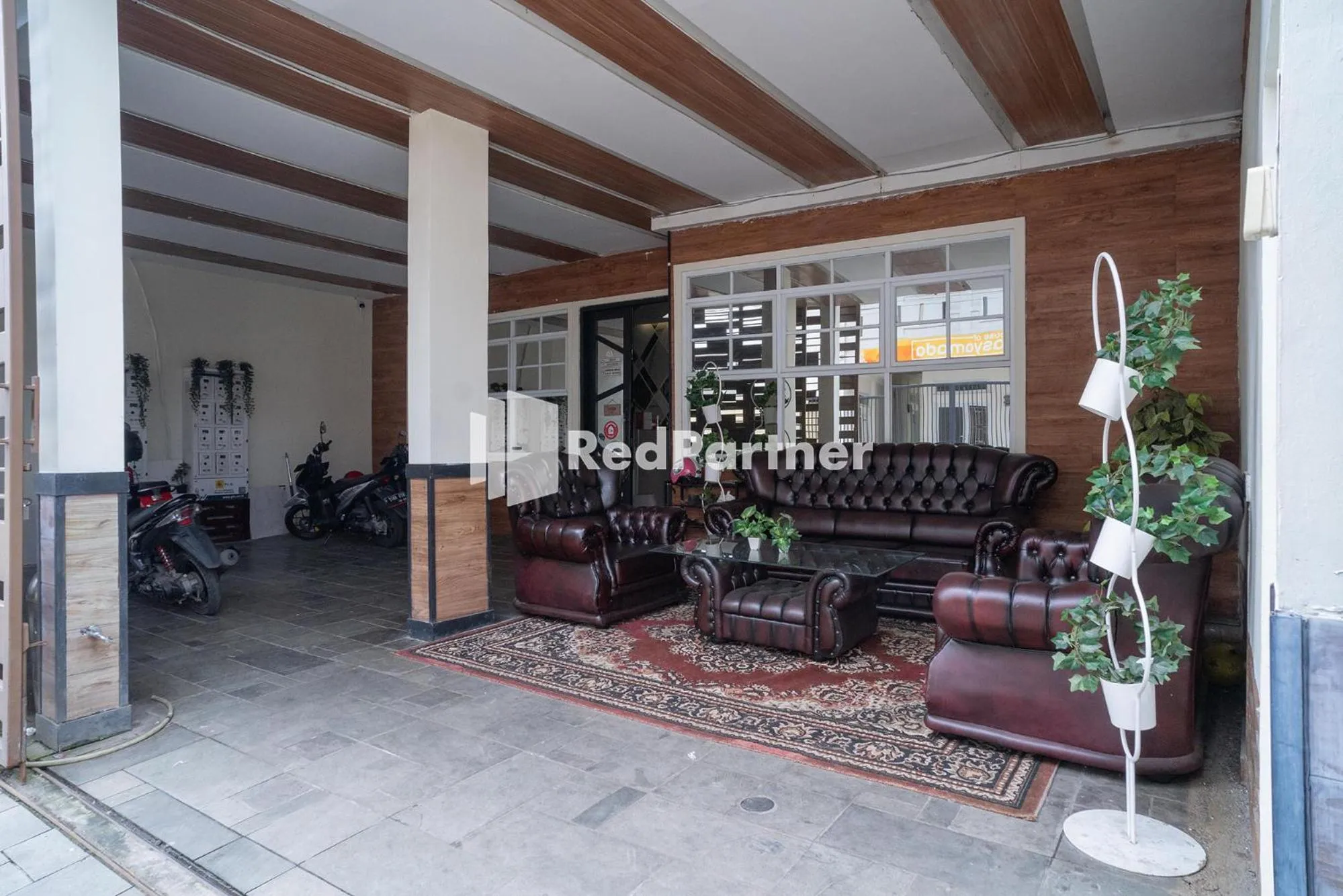 Lobby or reception in Yayah Rooms Bogor Syariah Mitra RedDoorz