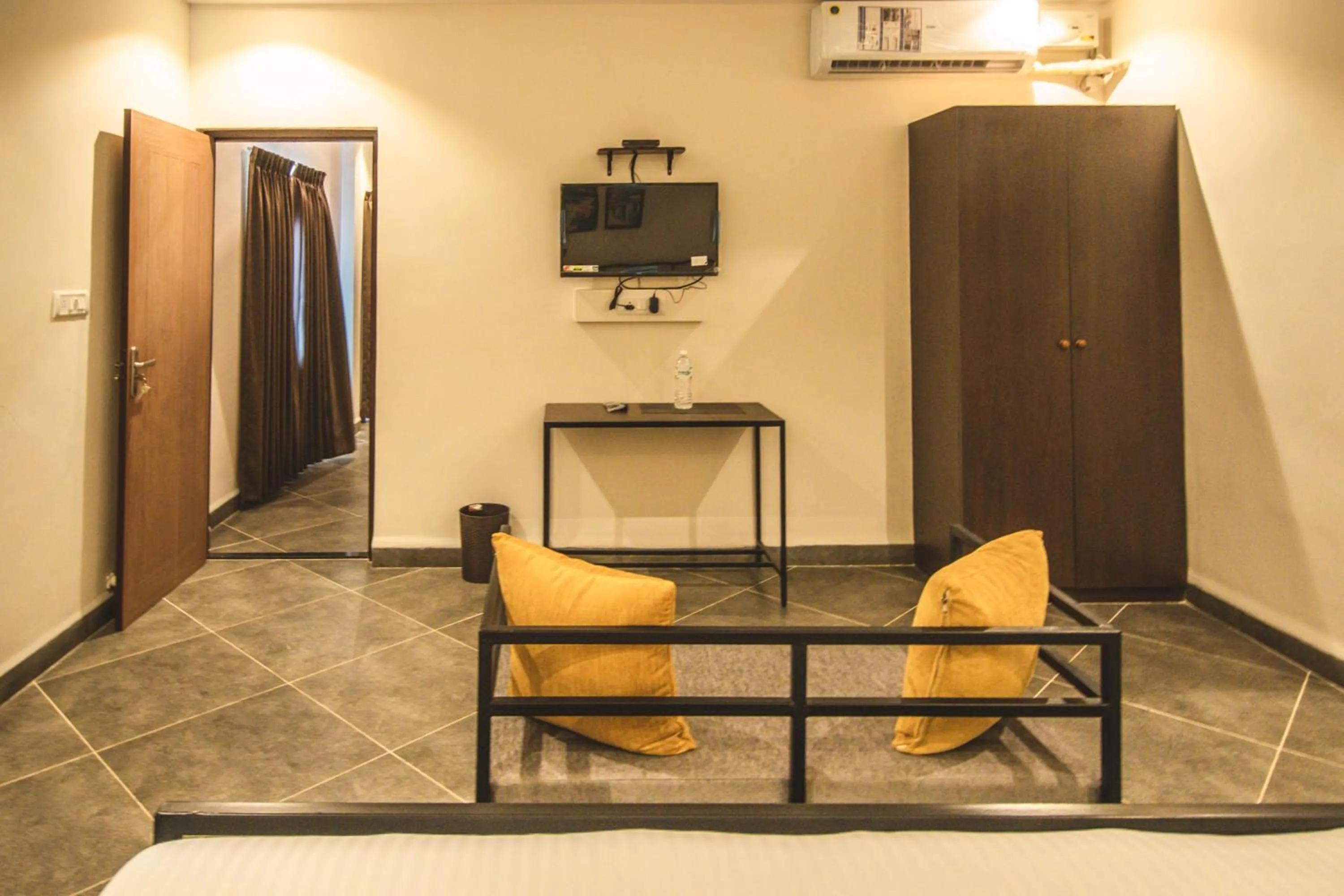 wardrobe in Amber Rooms