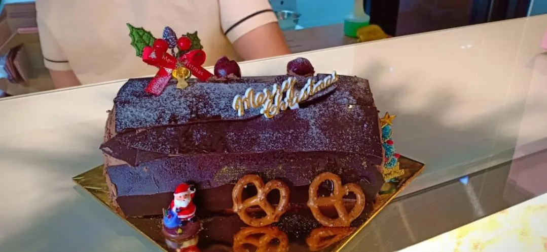 Restaurant/places to eat in GRAND FLORA HOTEL