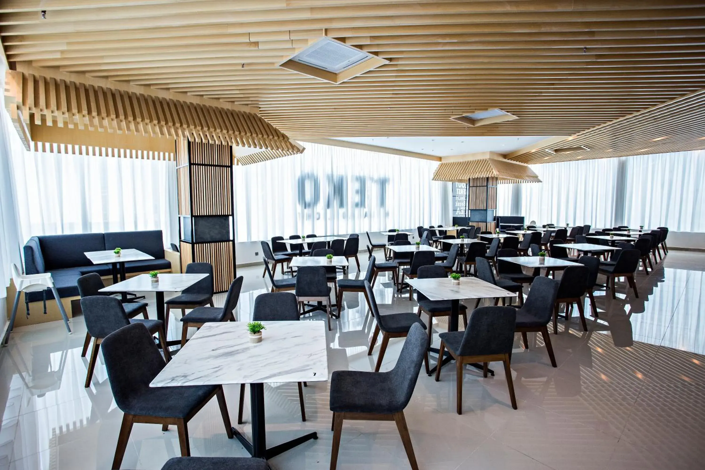 Restaurant/places to eat in GRAND FLORA HOTEL Restaurant/places to eat in GRAND FLORA HOTEL