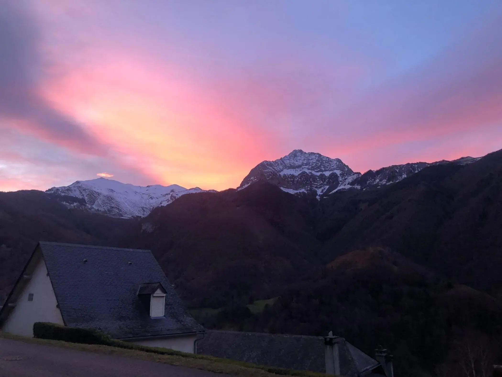 Family Room with Mountain View - single occupancy in Auberge des isards Family Room with Mountain View - single occupancy in Auberge des isards