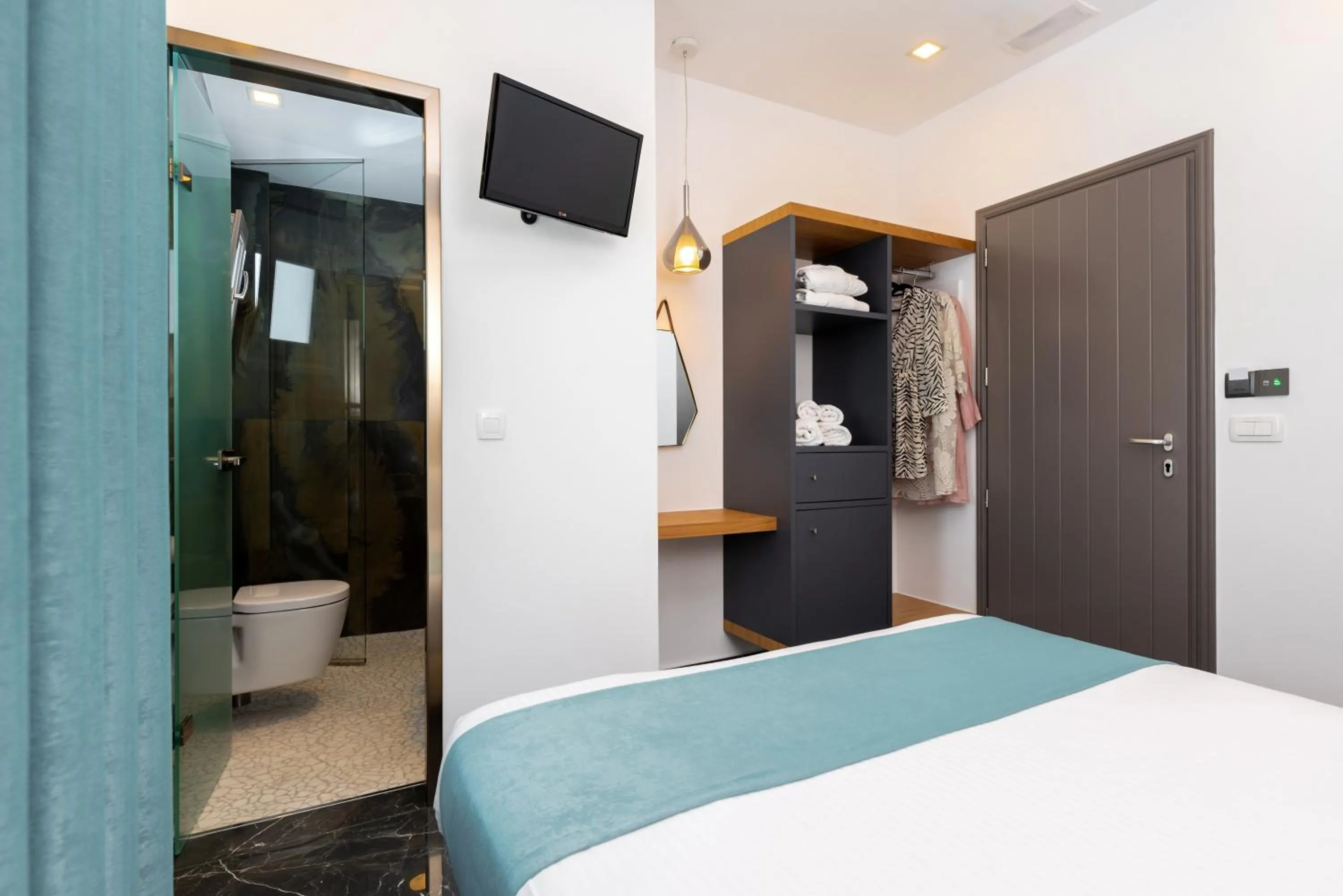 Bedroom, Bed in Deluxe Suites Santorini