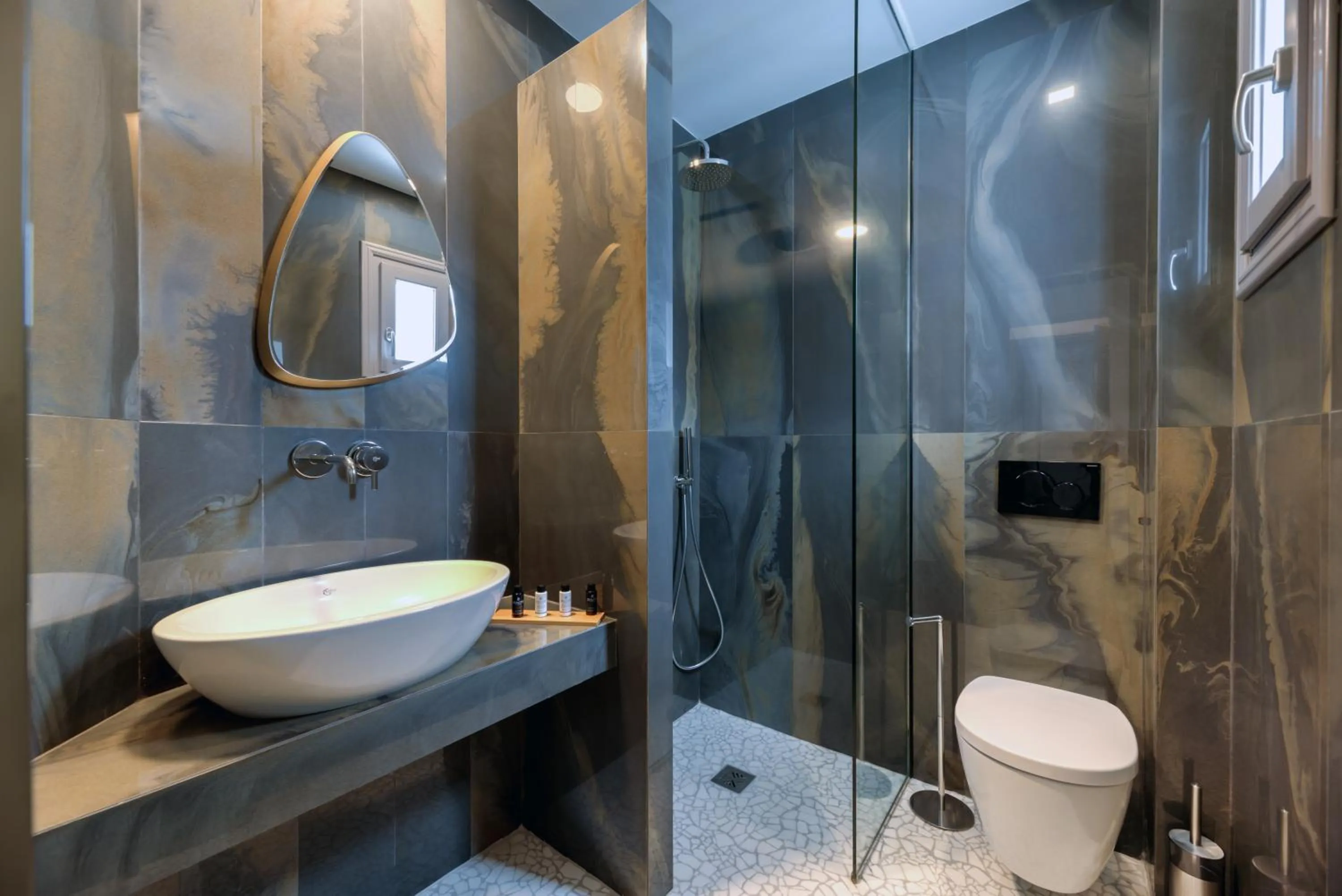 Shower in Deluxe Suites Santorini