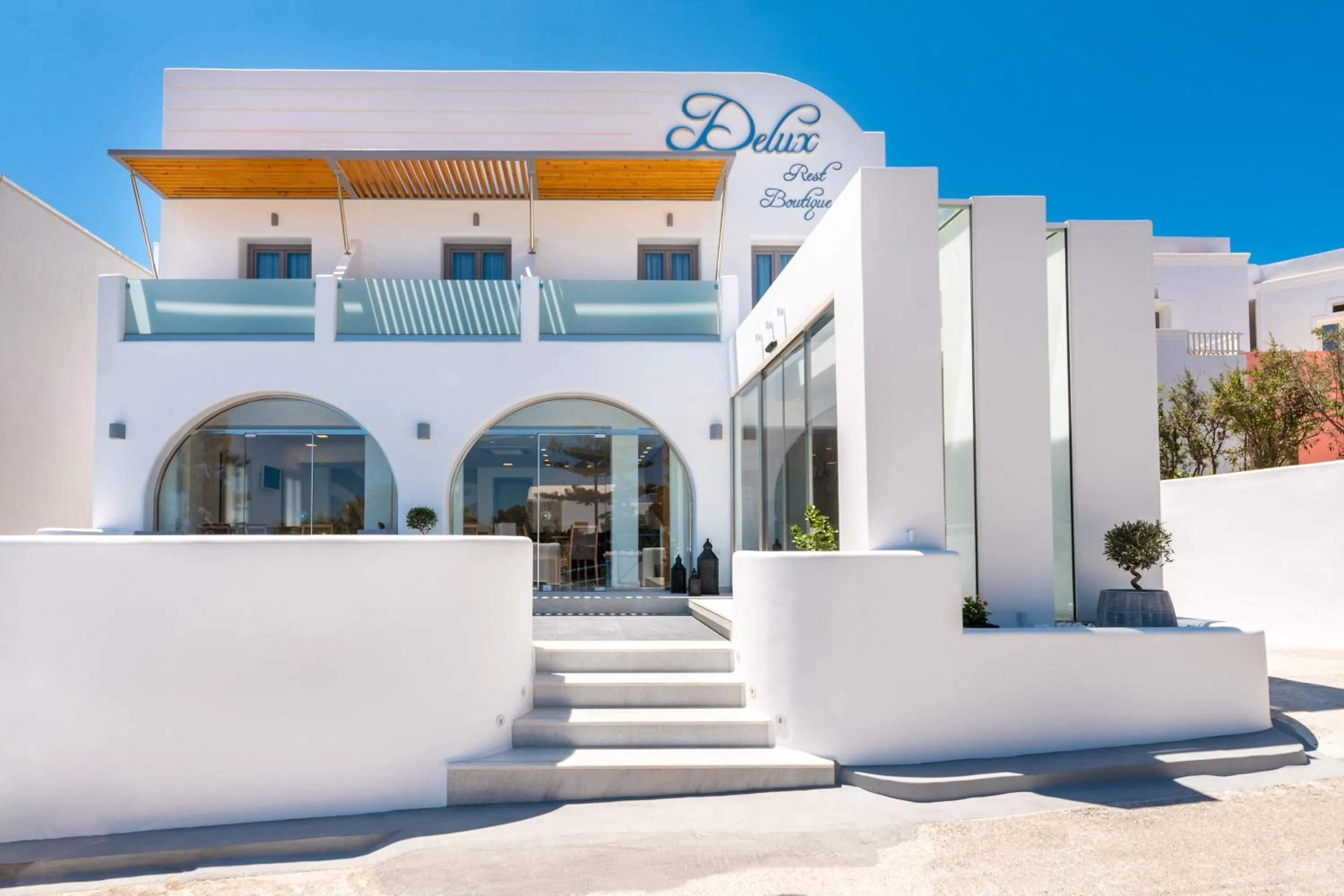 Property building in Deluxe Suites Santorini