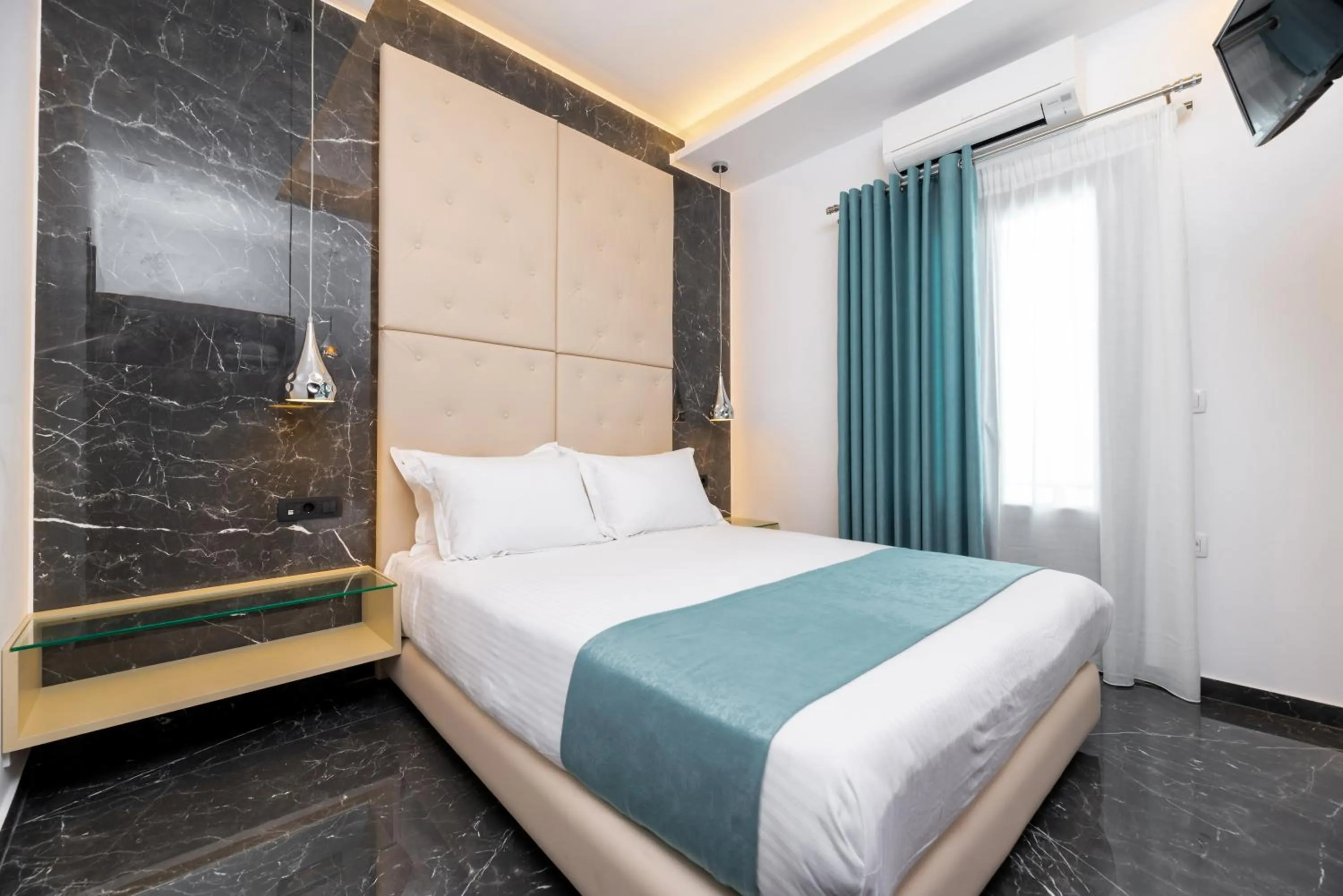 Bedroom, Bed in Deluxe Suites Santorini