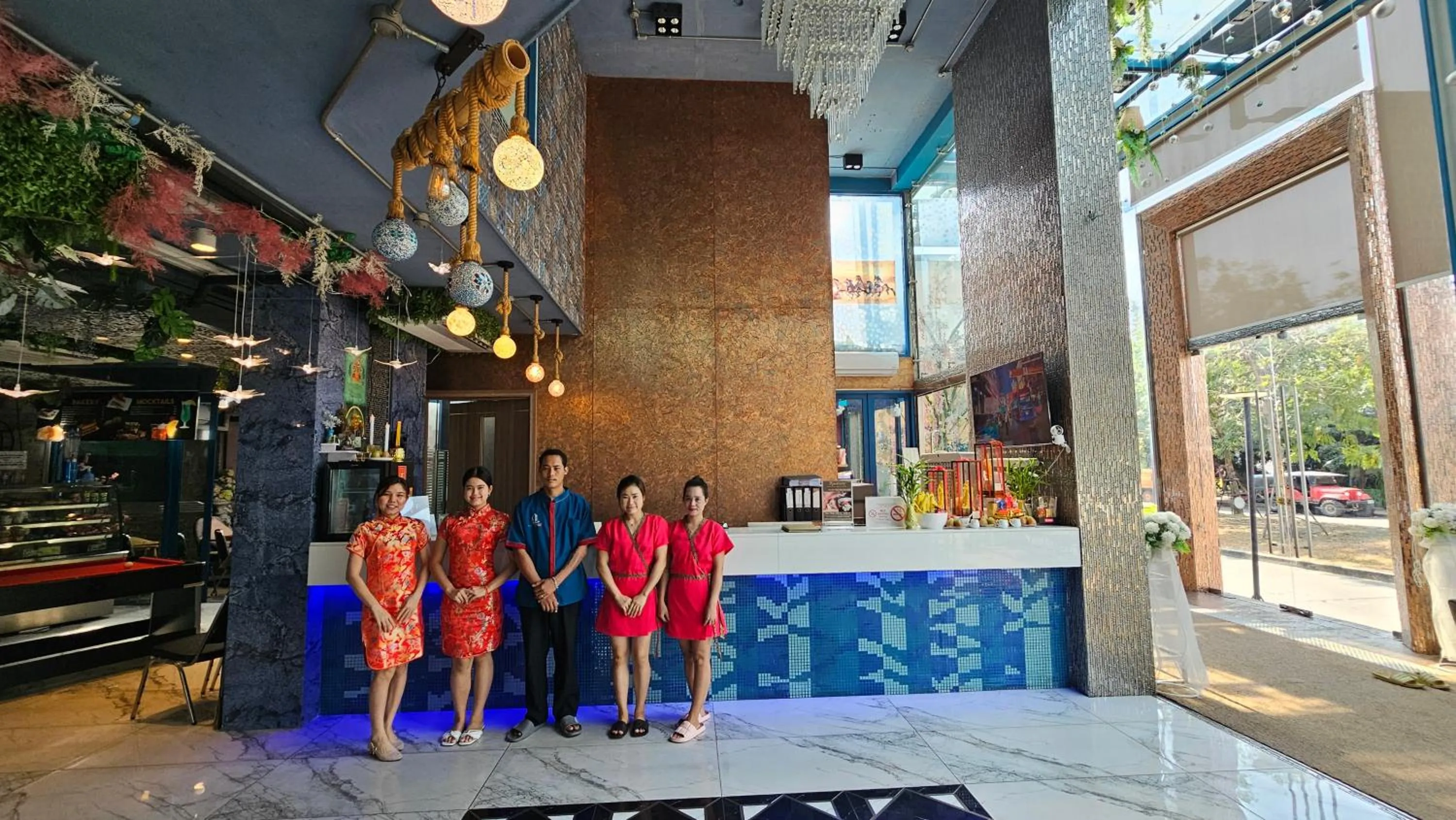 Staff in BlueTel Re'sidencE Bangkok IMPACT บลูเทล เรซิดองส์ กรุงเทพ อิมแพค