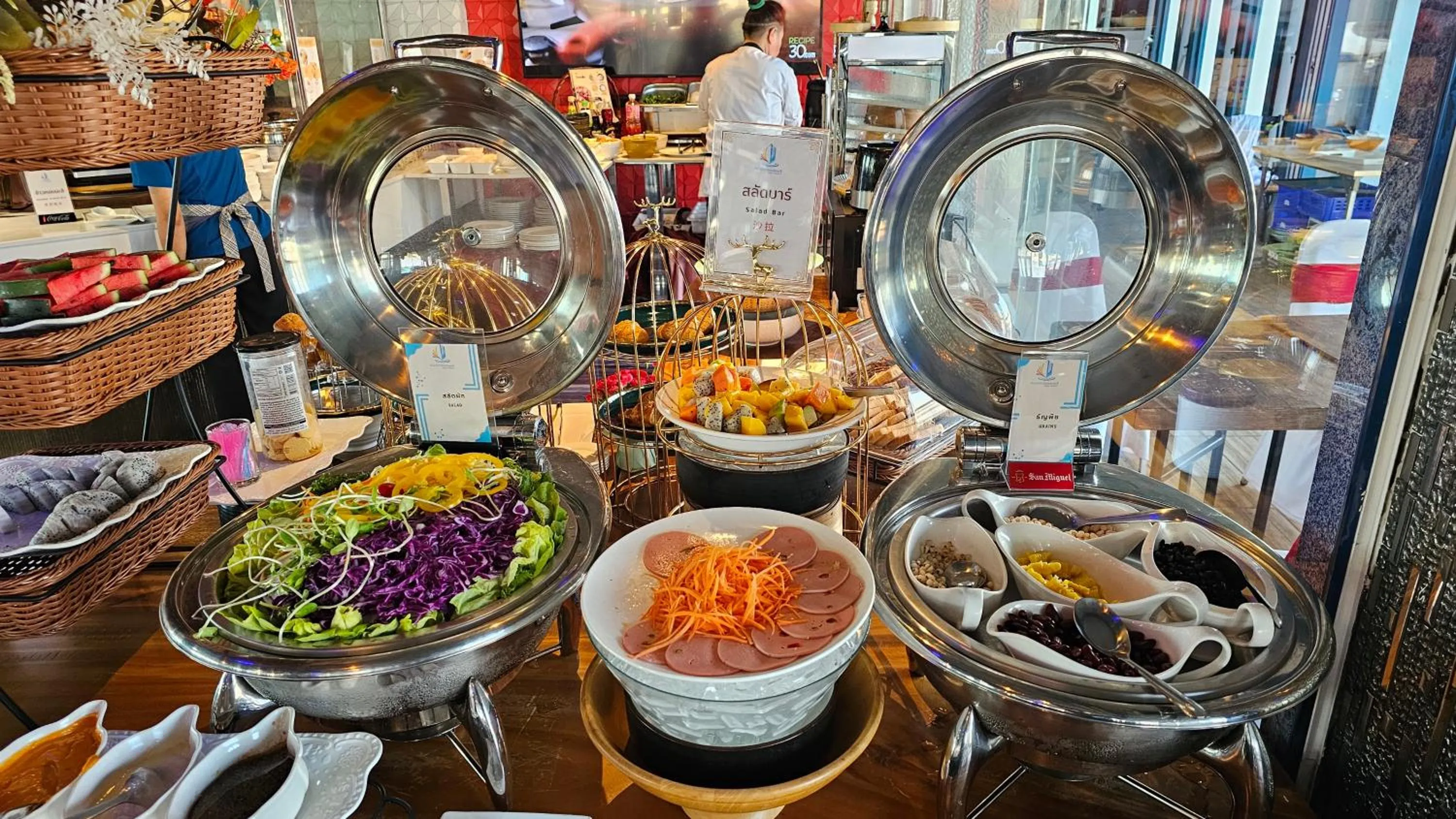 Food and drinks in BlueTel Re'sidencE Bangkok IMPACT บลูเทล เรซิดองส์ กรุงเทพ อิมแพค