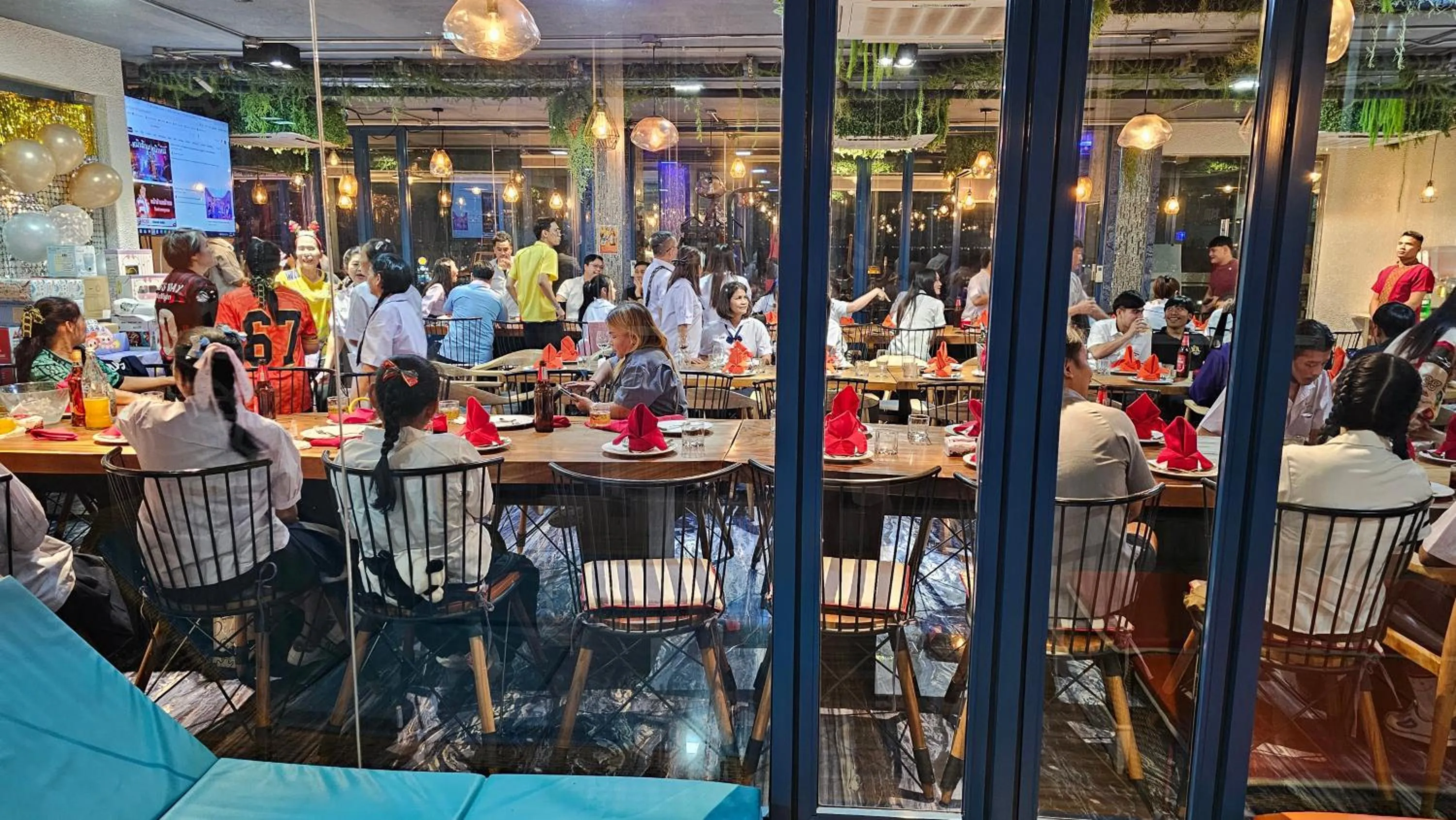 Restaurant/places to eat in BlueTel Re'sidencE Bangkok IMPACT บลูเทล เรซิดองส์ กรุงเทพ อิมแพค