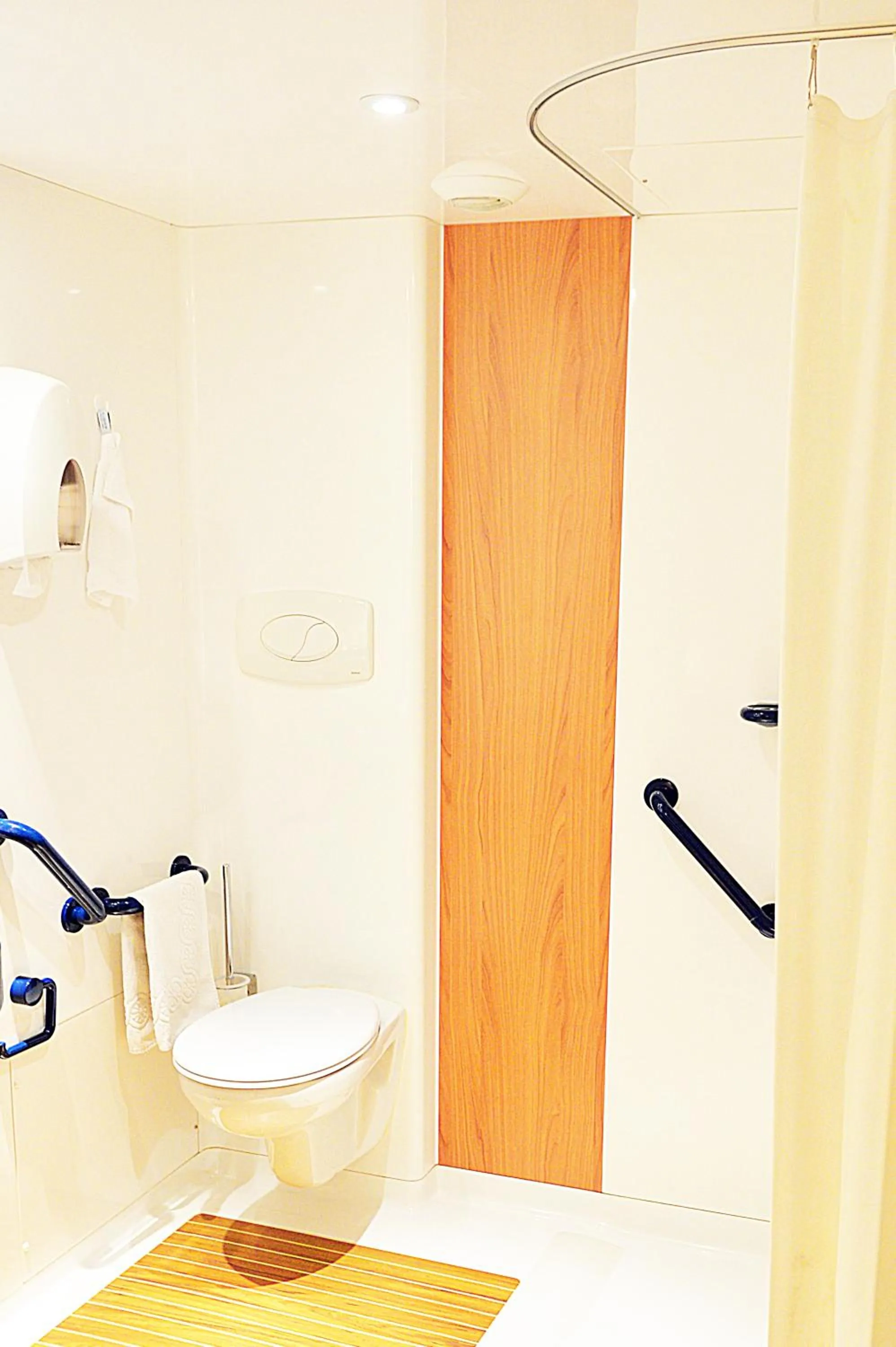 Toilet in Hotel De Rosny