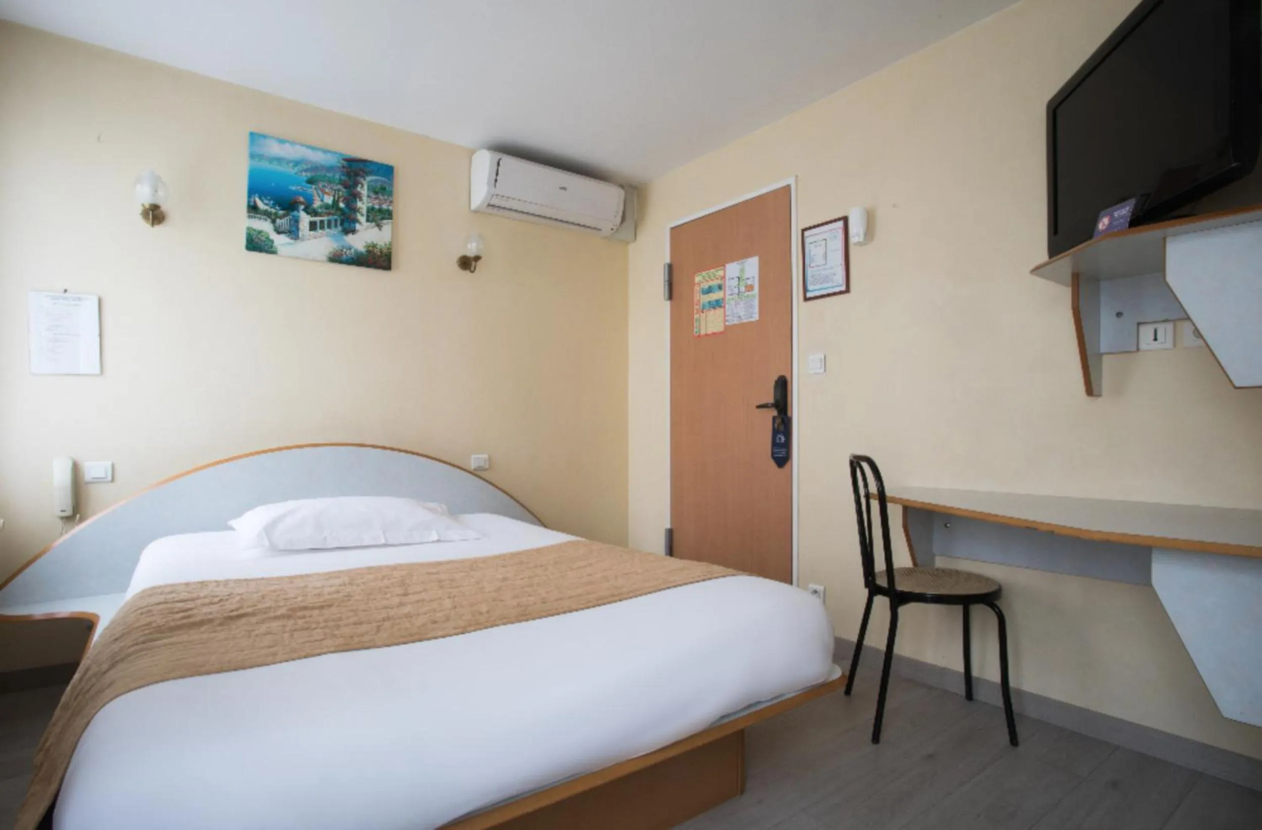 Bed in Hotel De Rosny