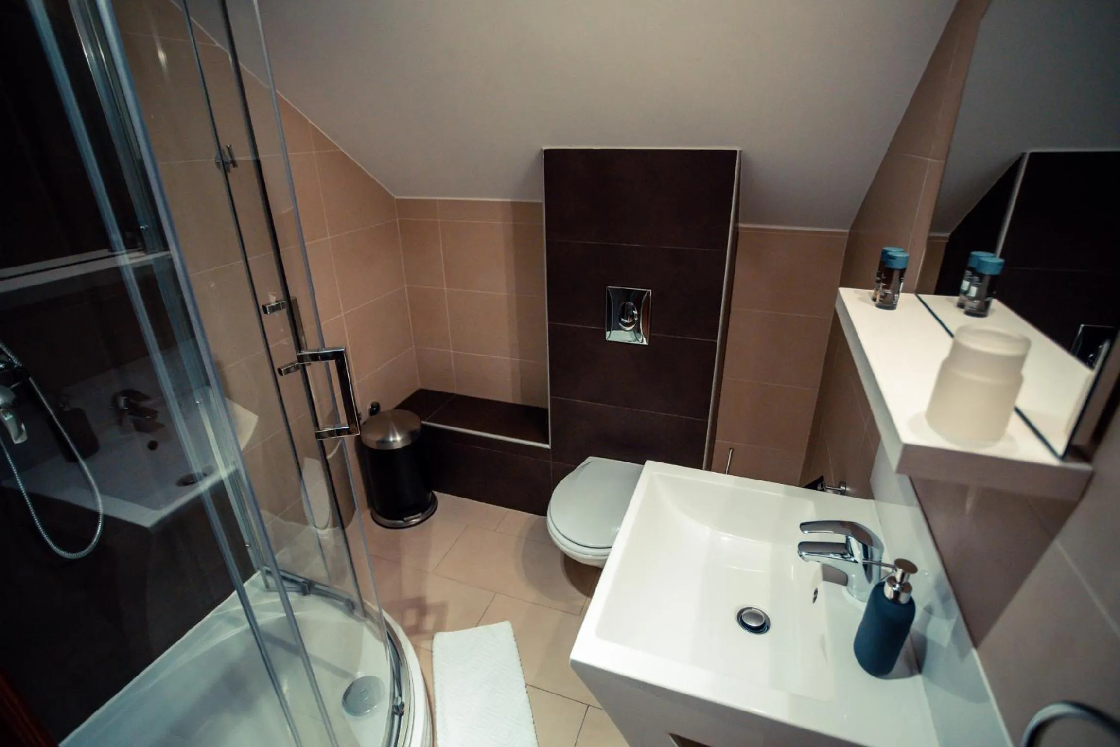 Bathroom in Golden Lakes Rooms