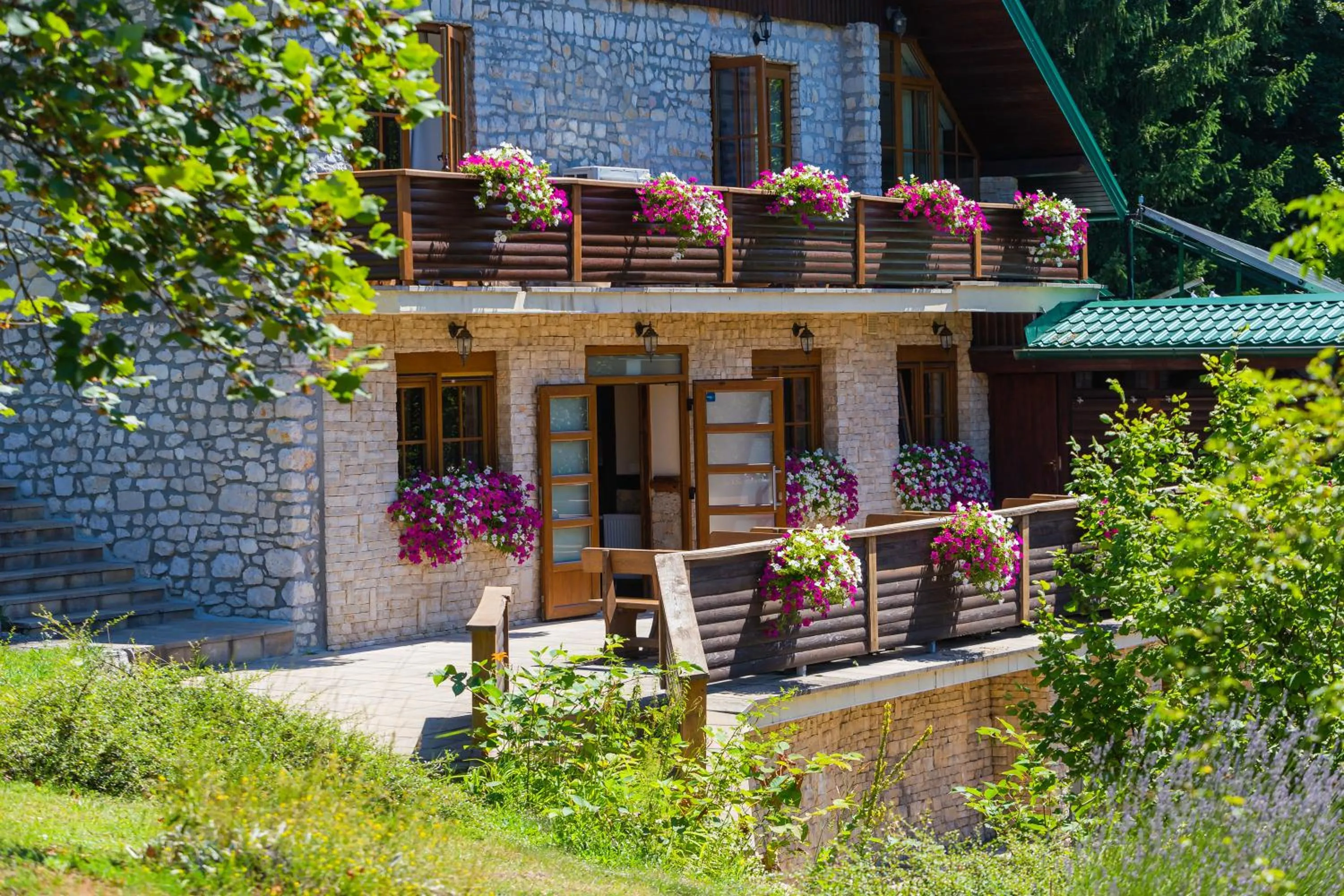 Property building in Golden Lakes Rooms
