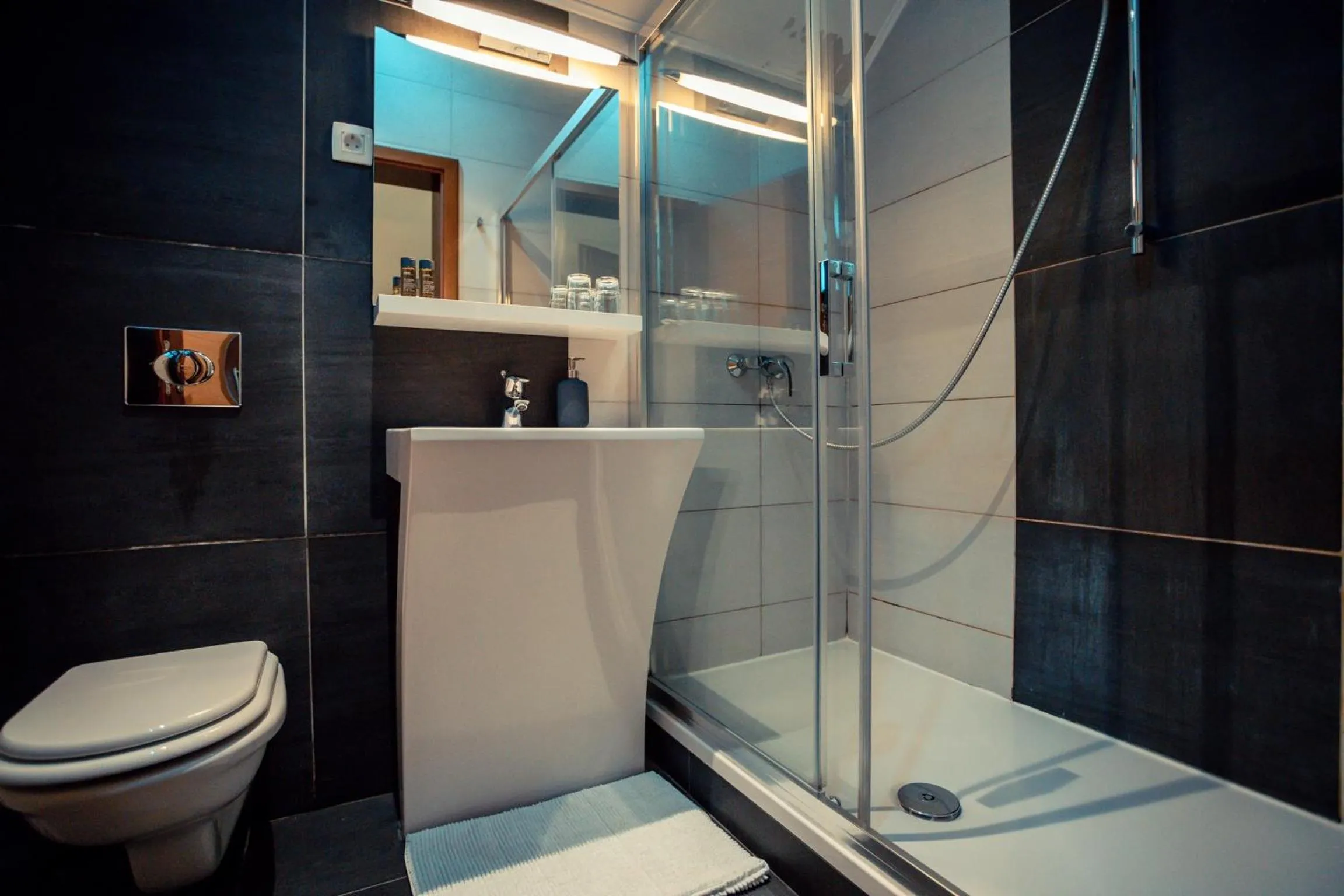 Bathroom in Golden Lakes Rooms