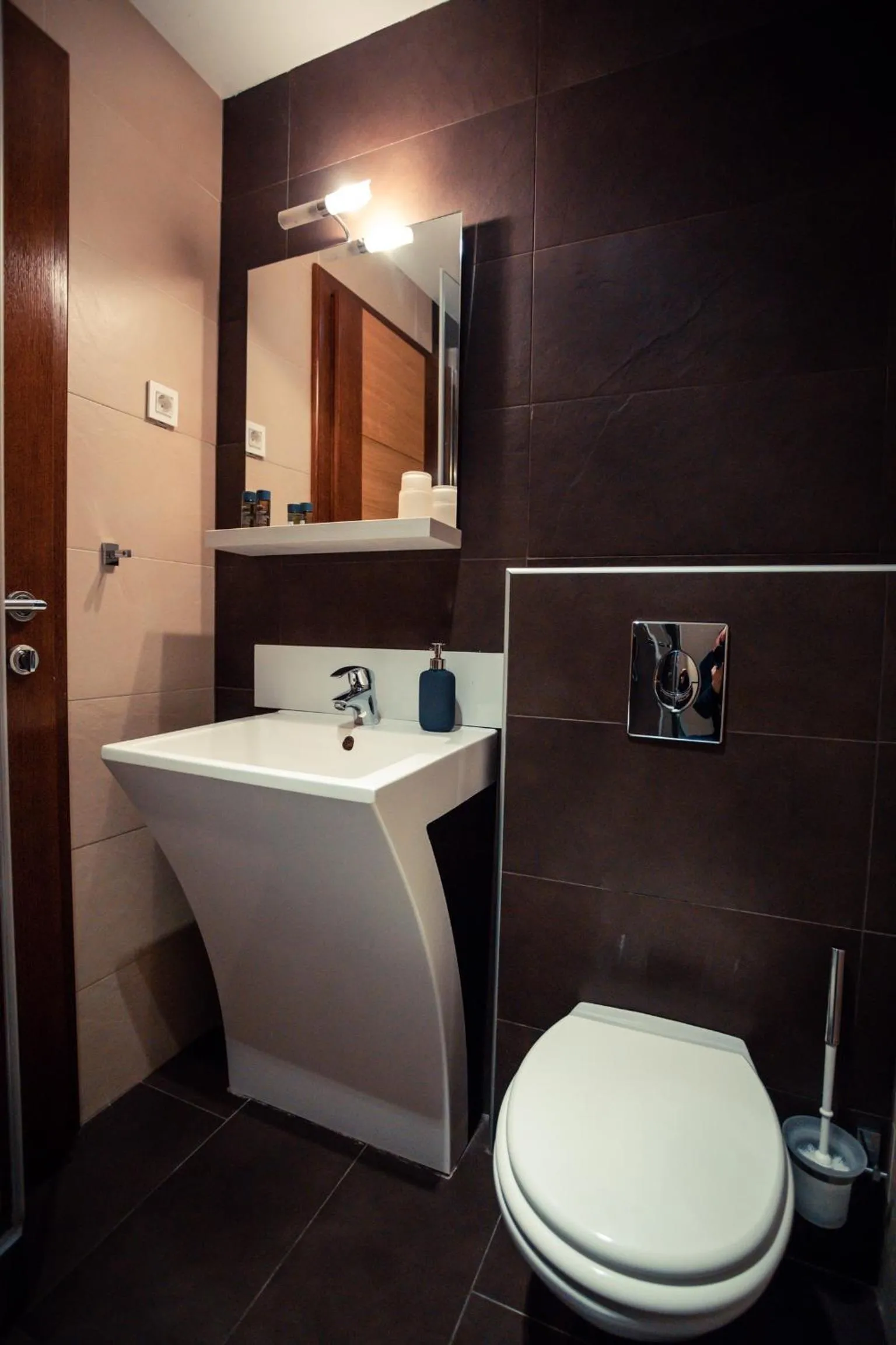 Bathroom in Golden Lakes Rooms
