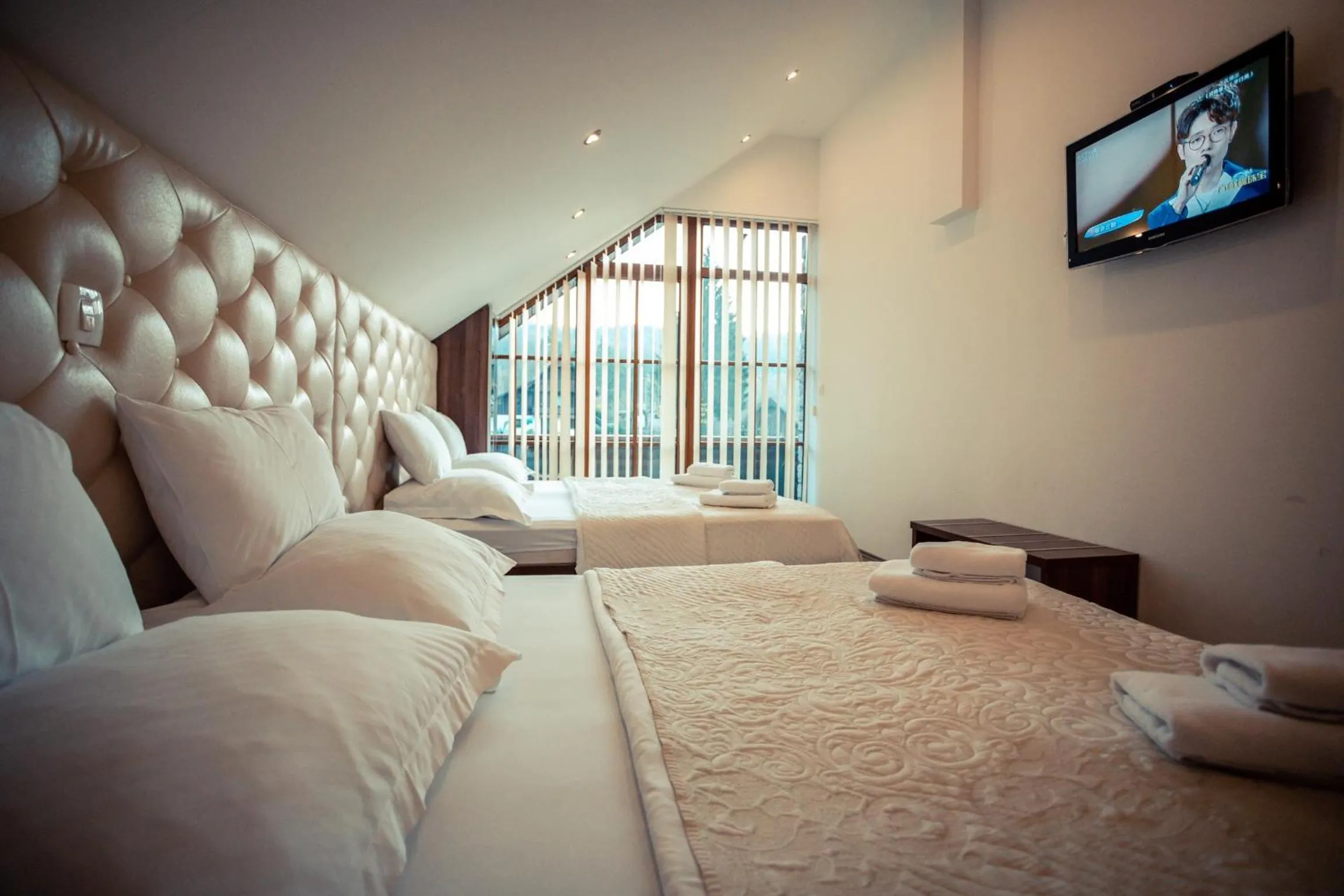 Bed in Golden Lakes Rooms