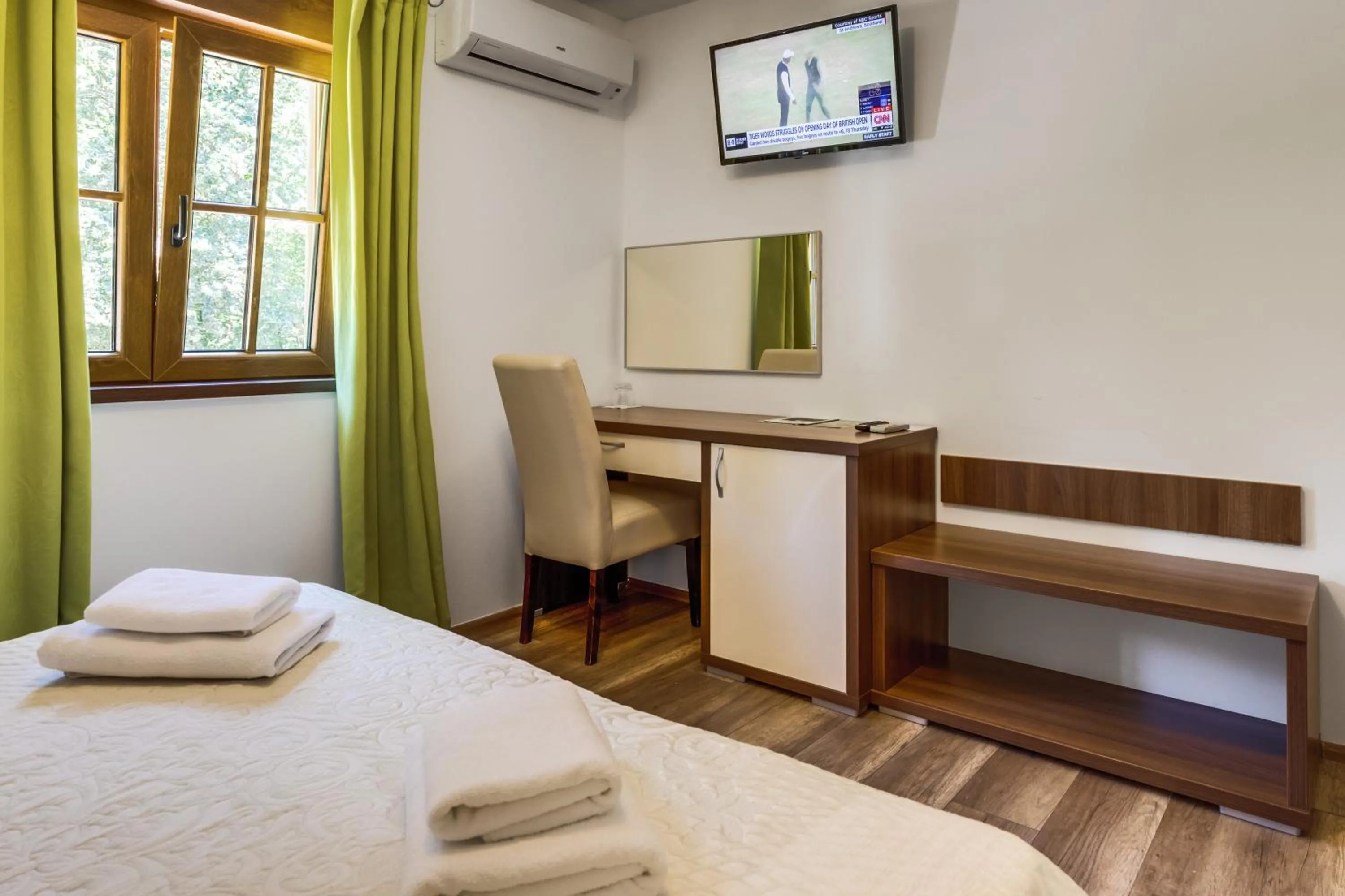 Bed in Golden Lakes Rooms