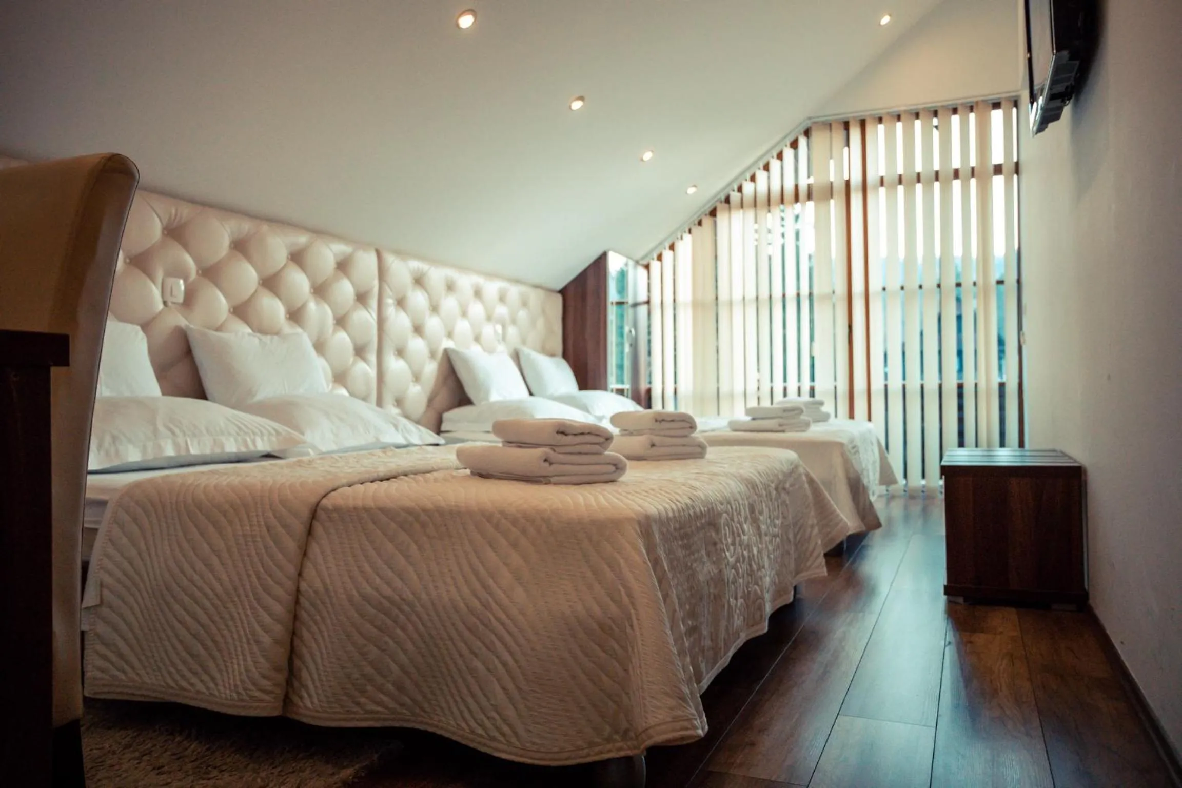 Bed in Golden Lakes Rooms