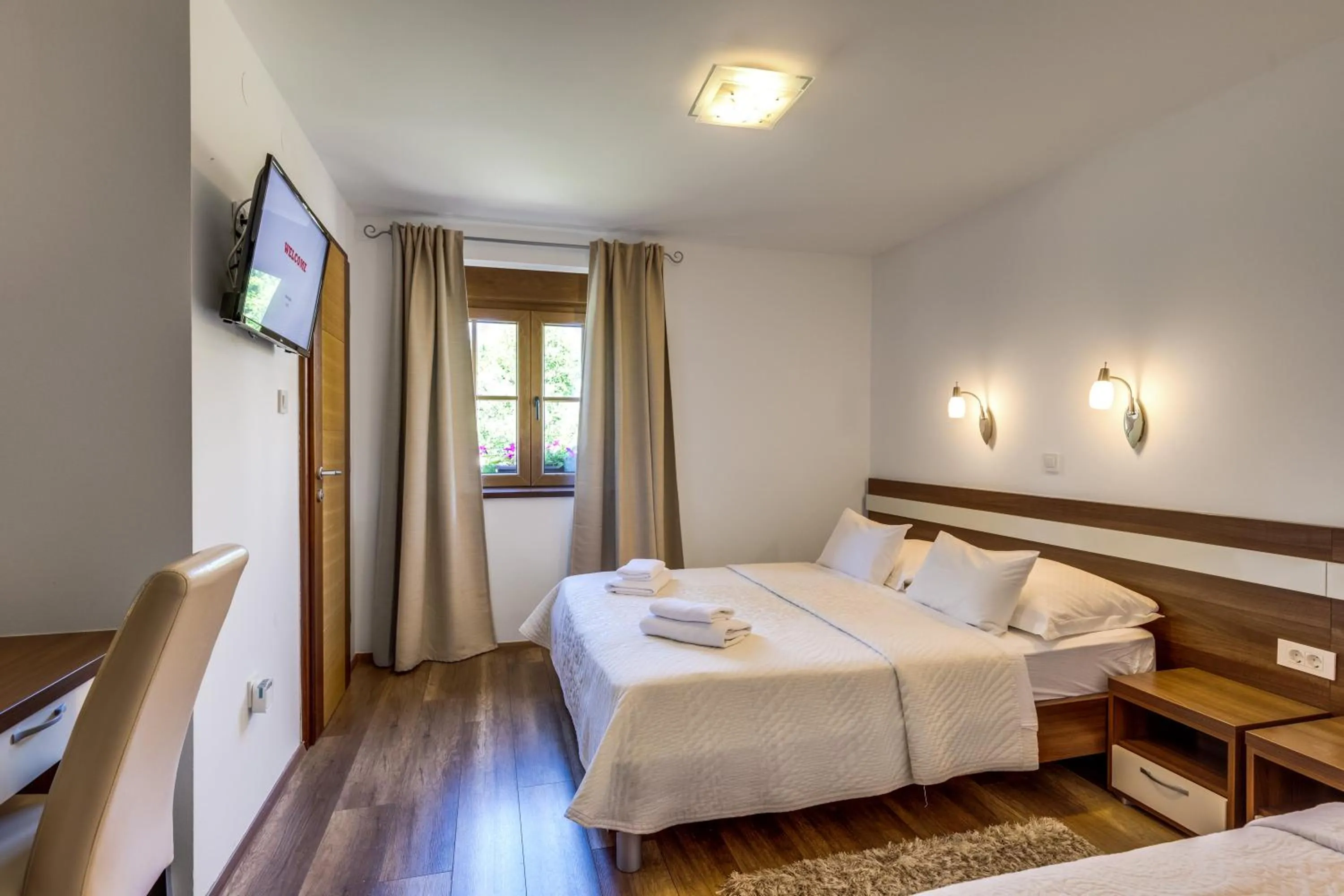 Bed in Golden Lakes Rooms