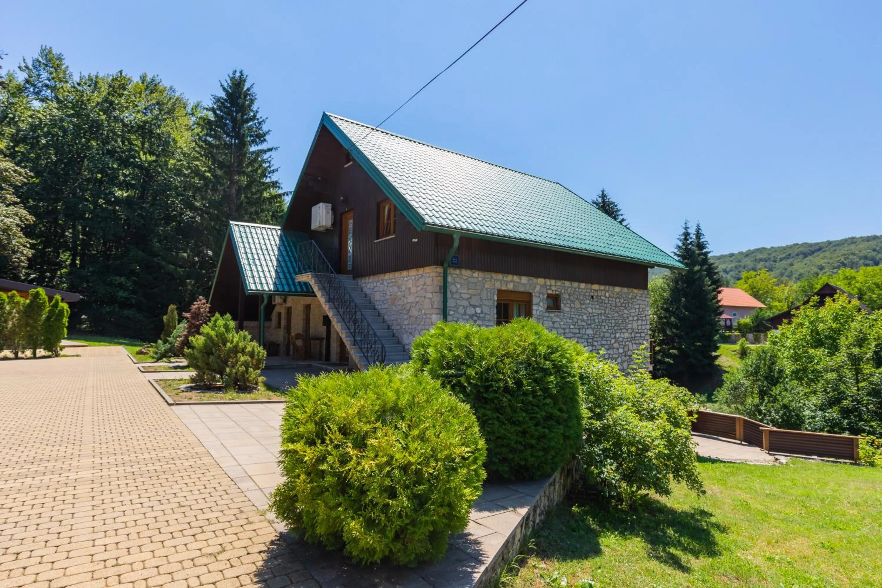 Property building in Golden Lakes Rooms