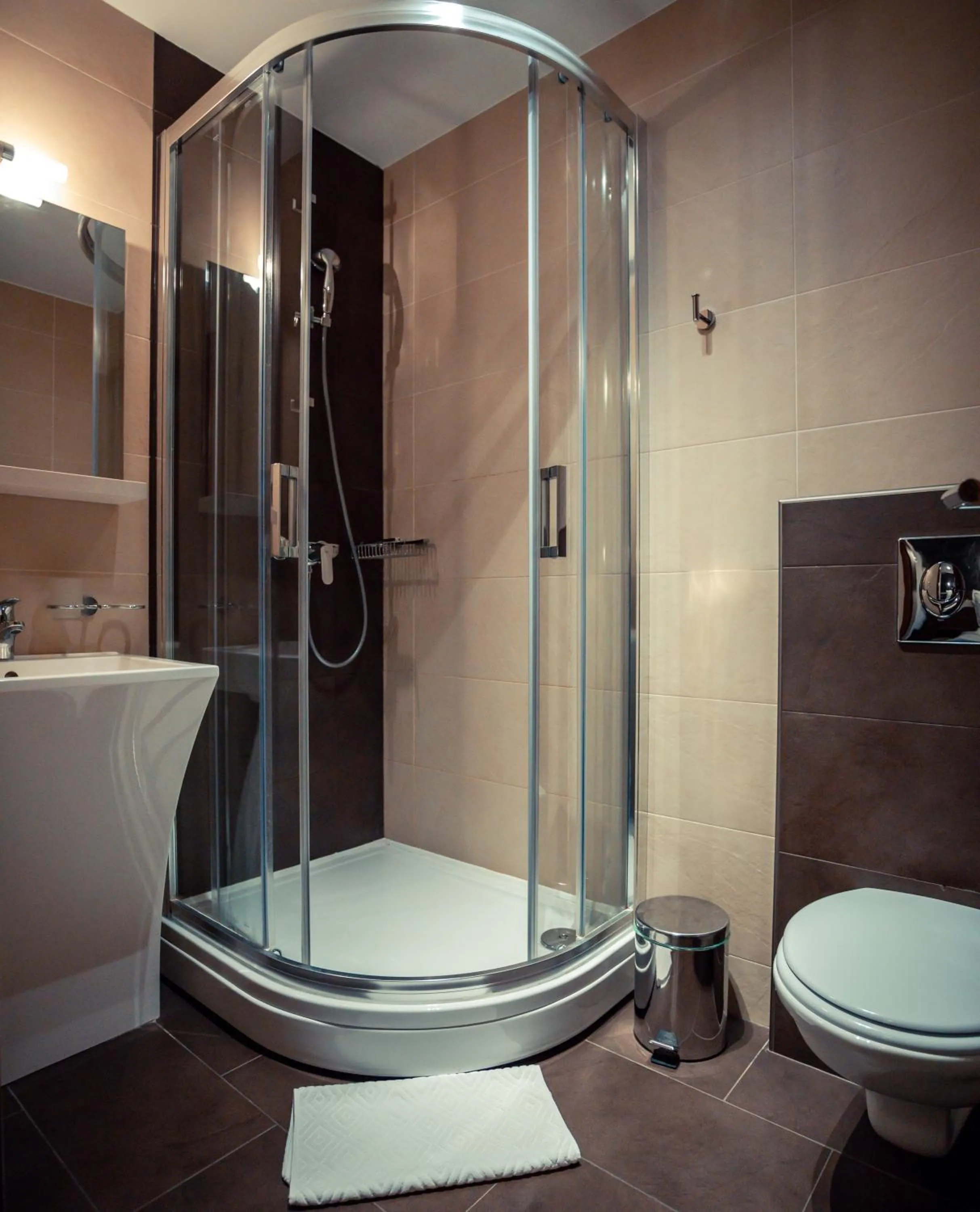 Bathroom in Golden Lakes Rooms