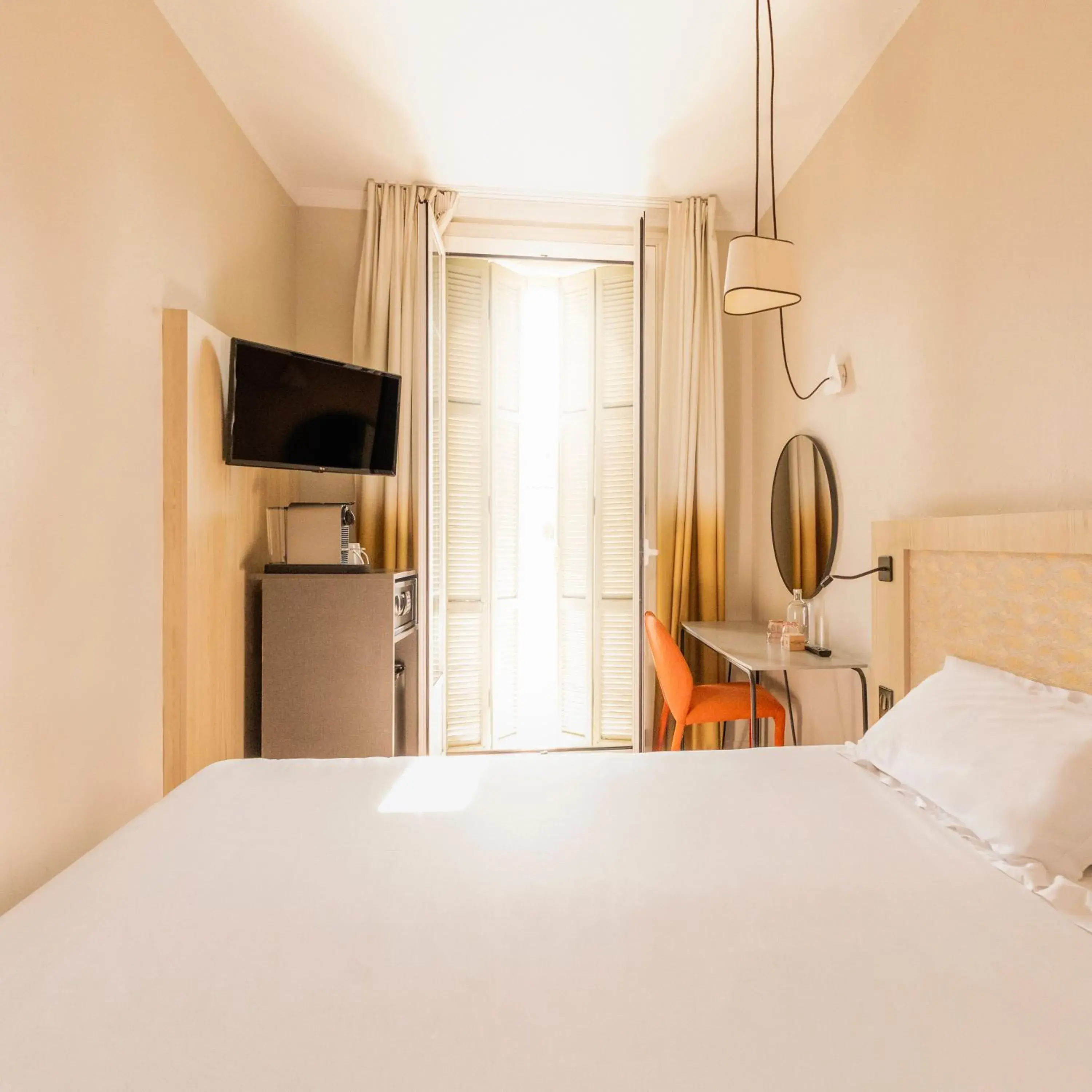 Bedroom, Bed in Hôtel Vendôme Bedroom, Bed in Hôtel Vendôme