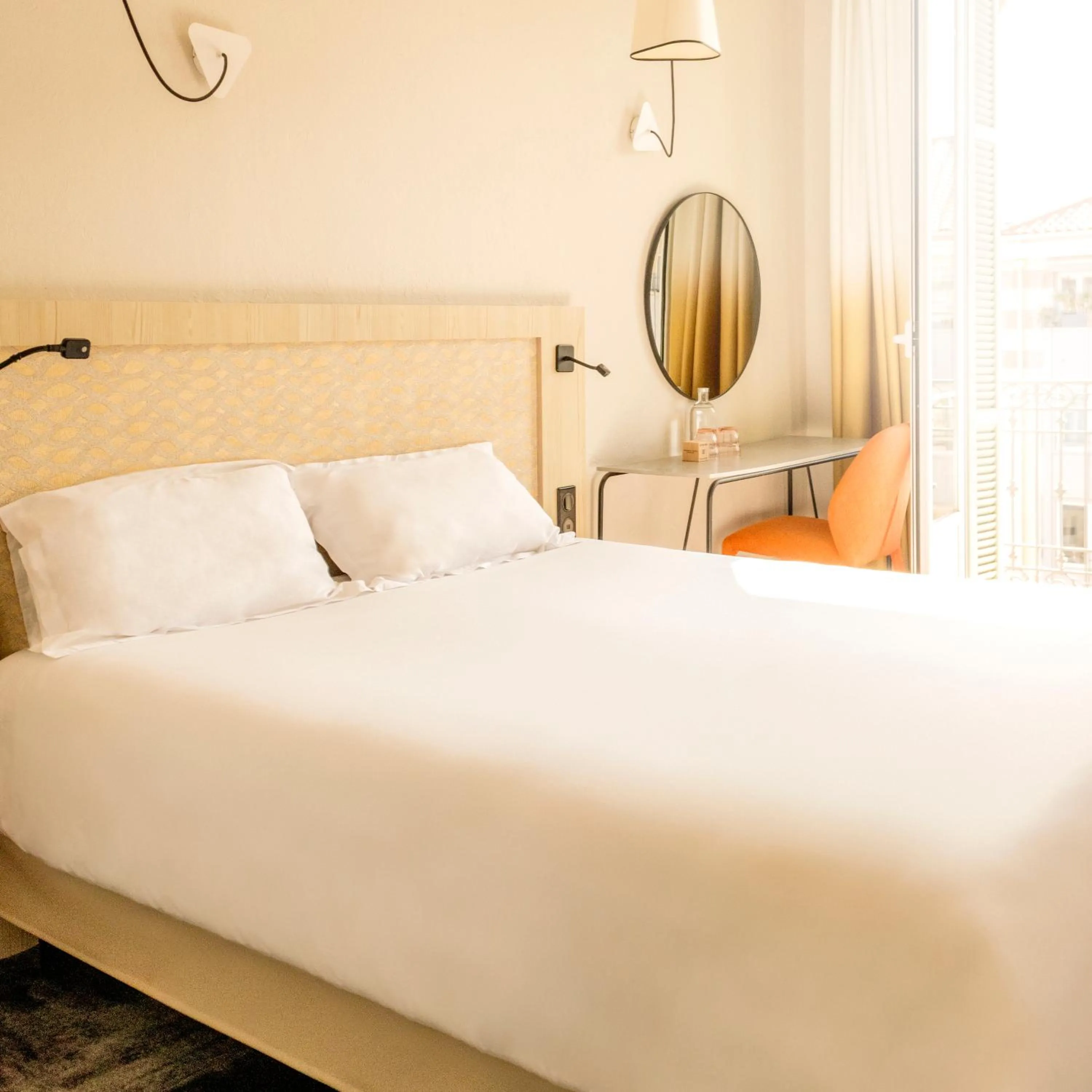 Bedroom, Bed in Hôtel Vendôme