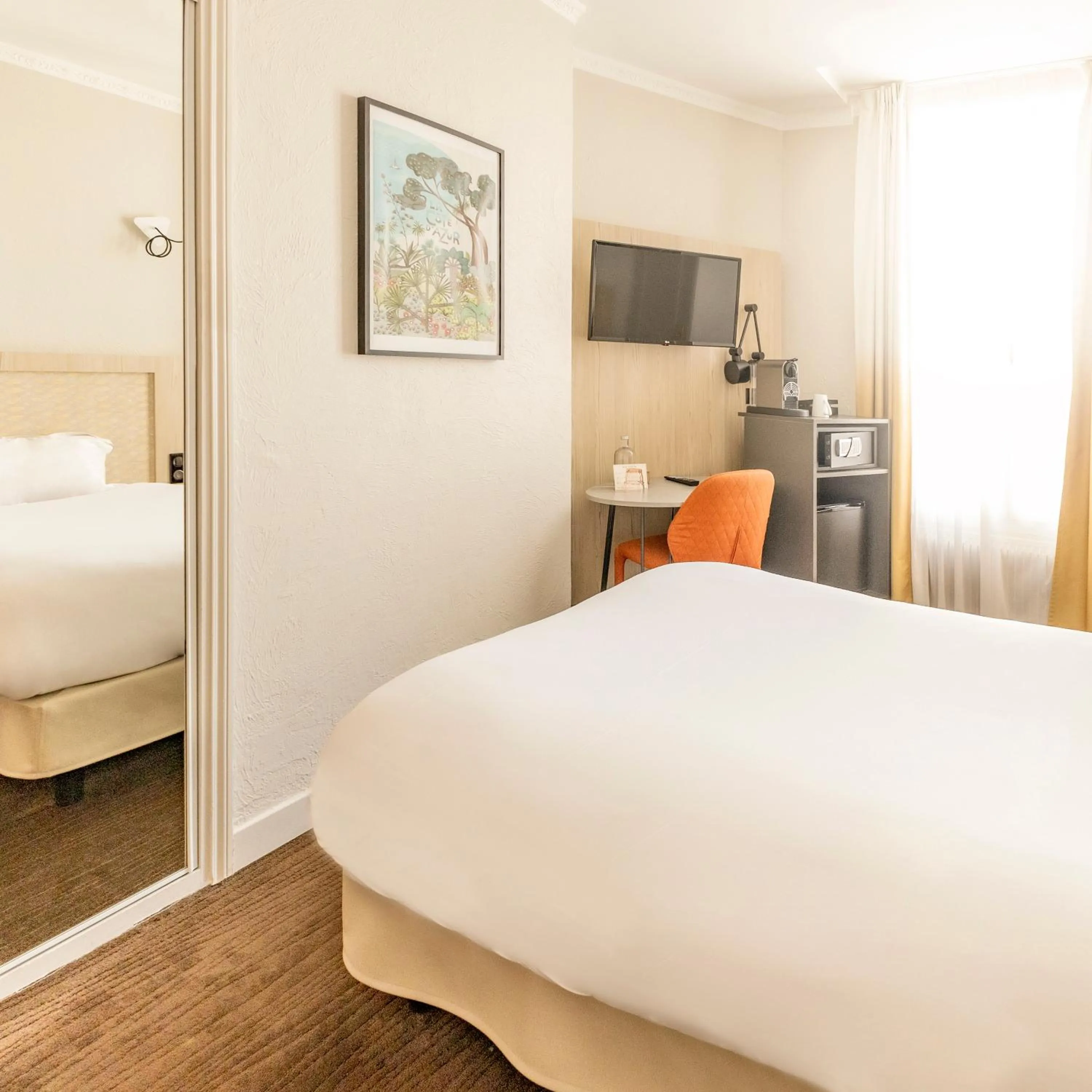 Bedroom, Bed in Hôtel Vendôme