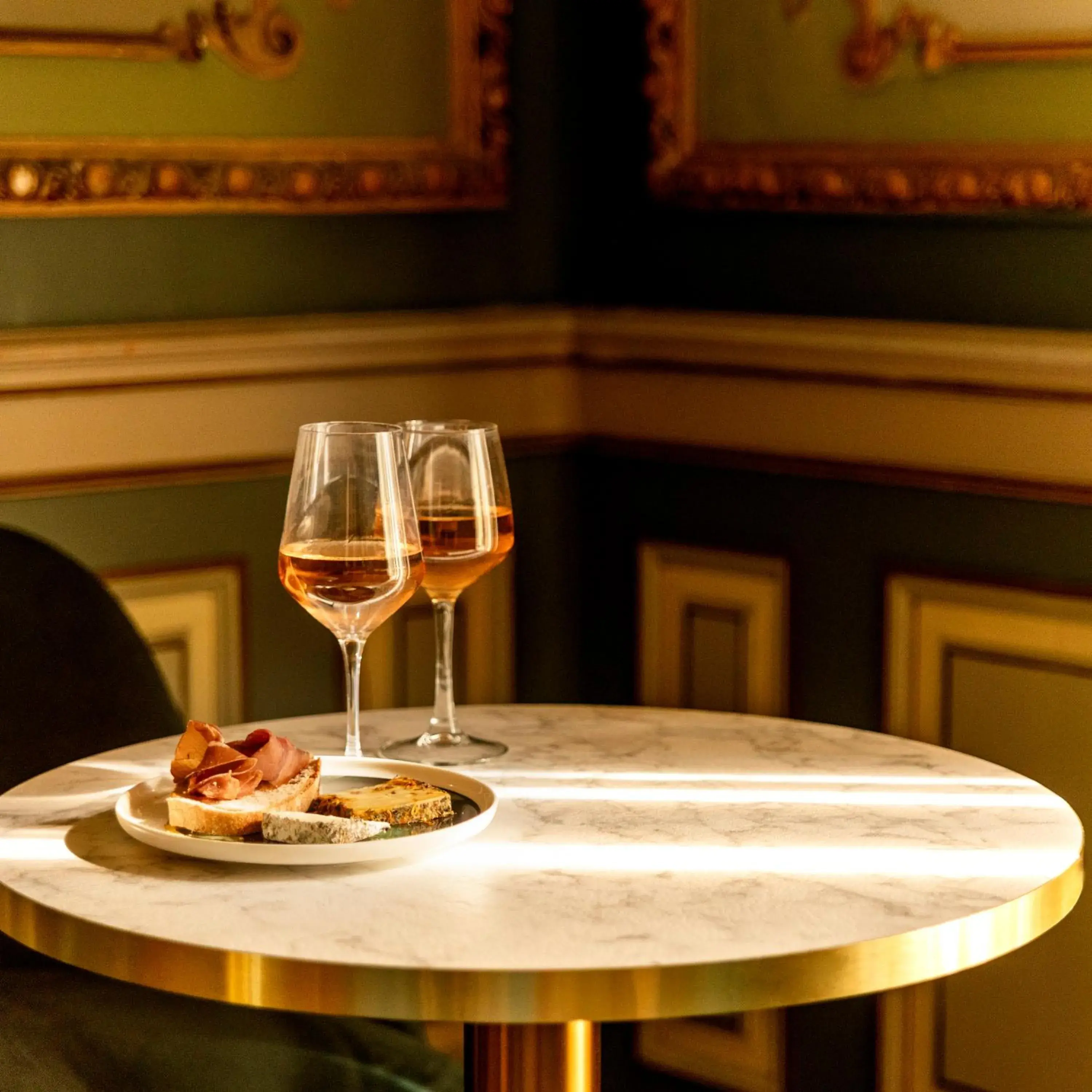 Lounge or bar in Hôtel Vendôme Lounge or bar in Hôtel Vendôme