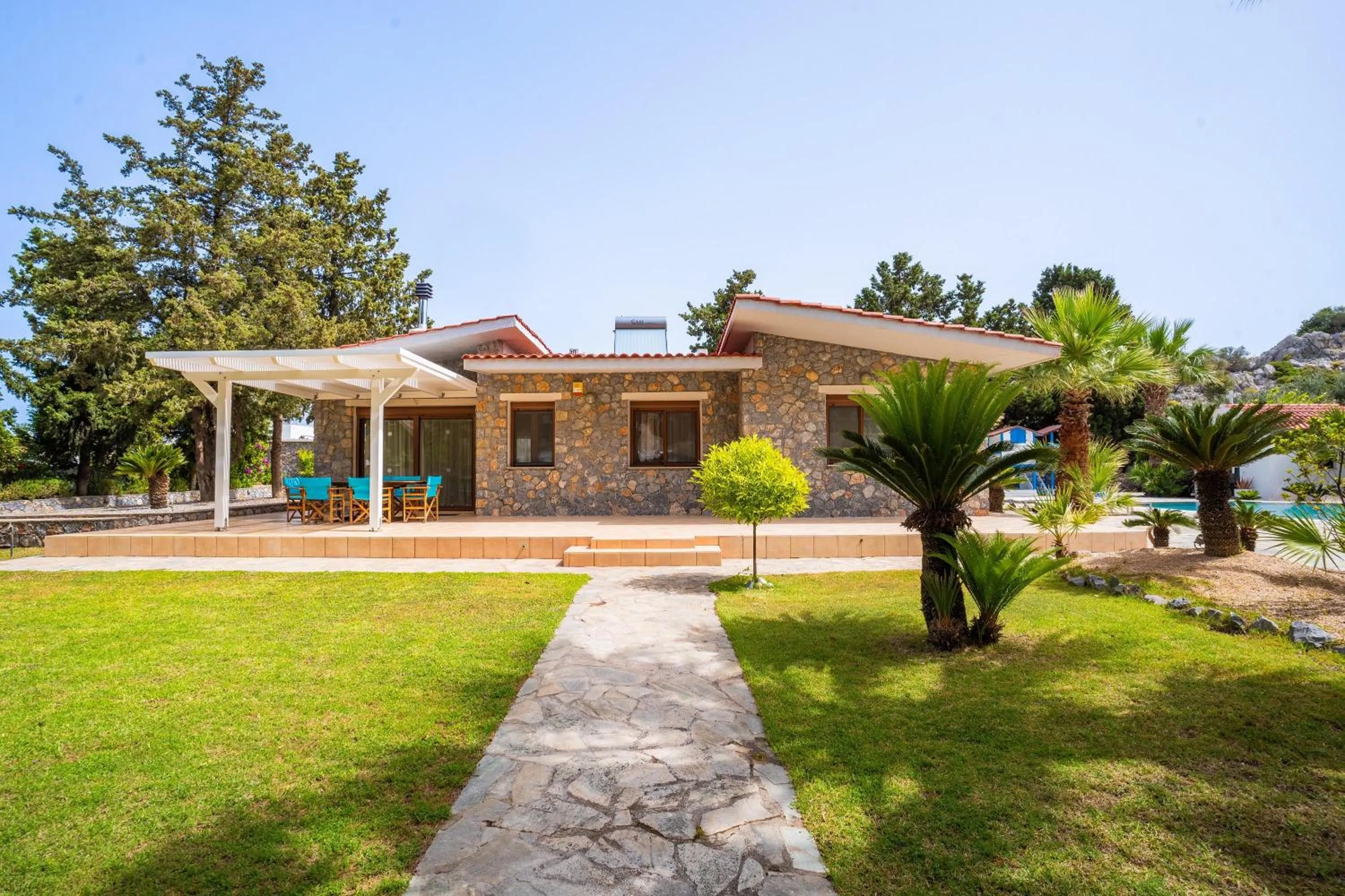 Madia Villa