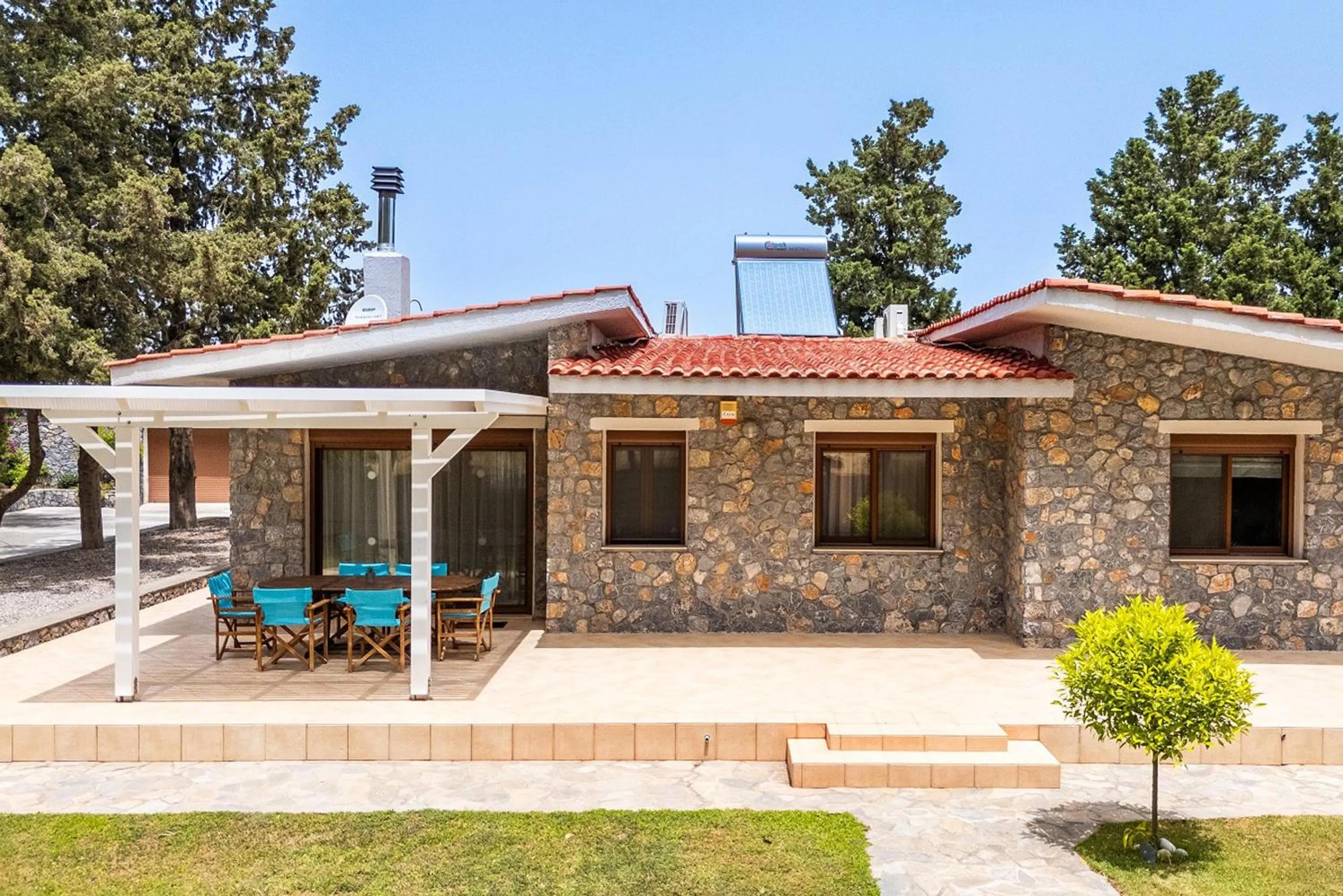 Madia Villa