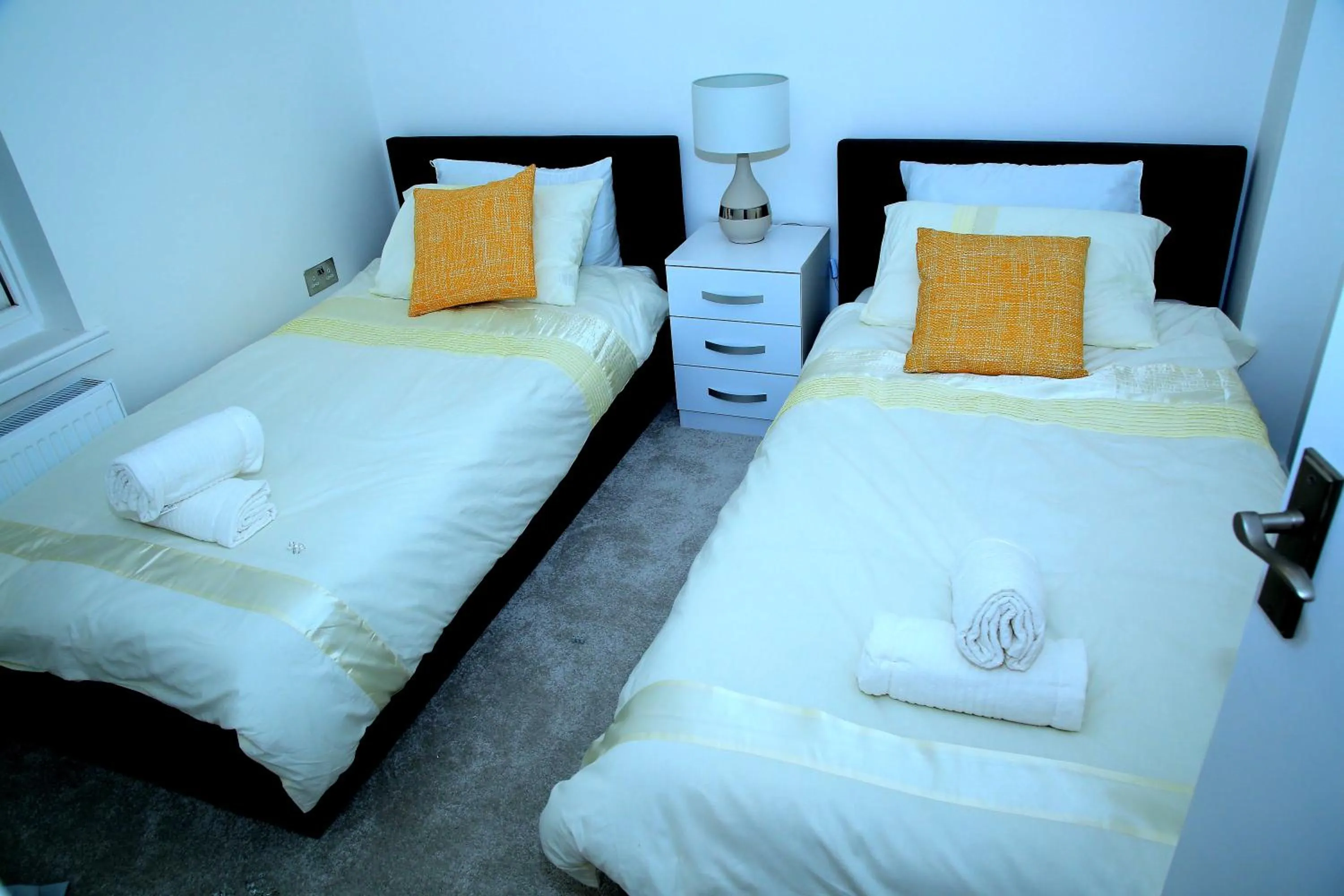 Bed in A Modern, Comfy Newly Remodeled 2bd House