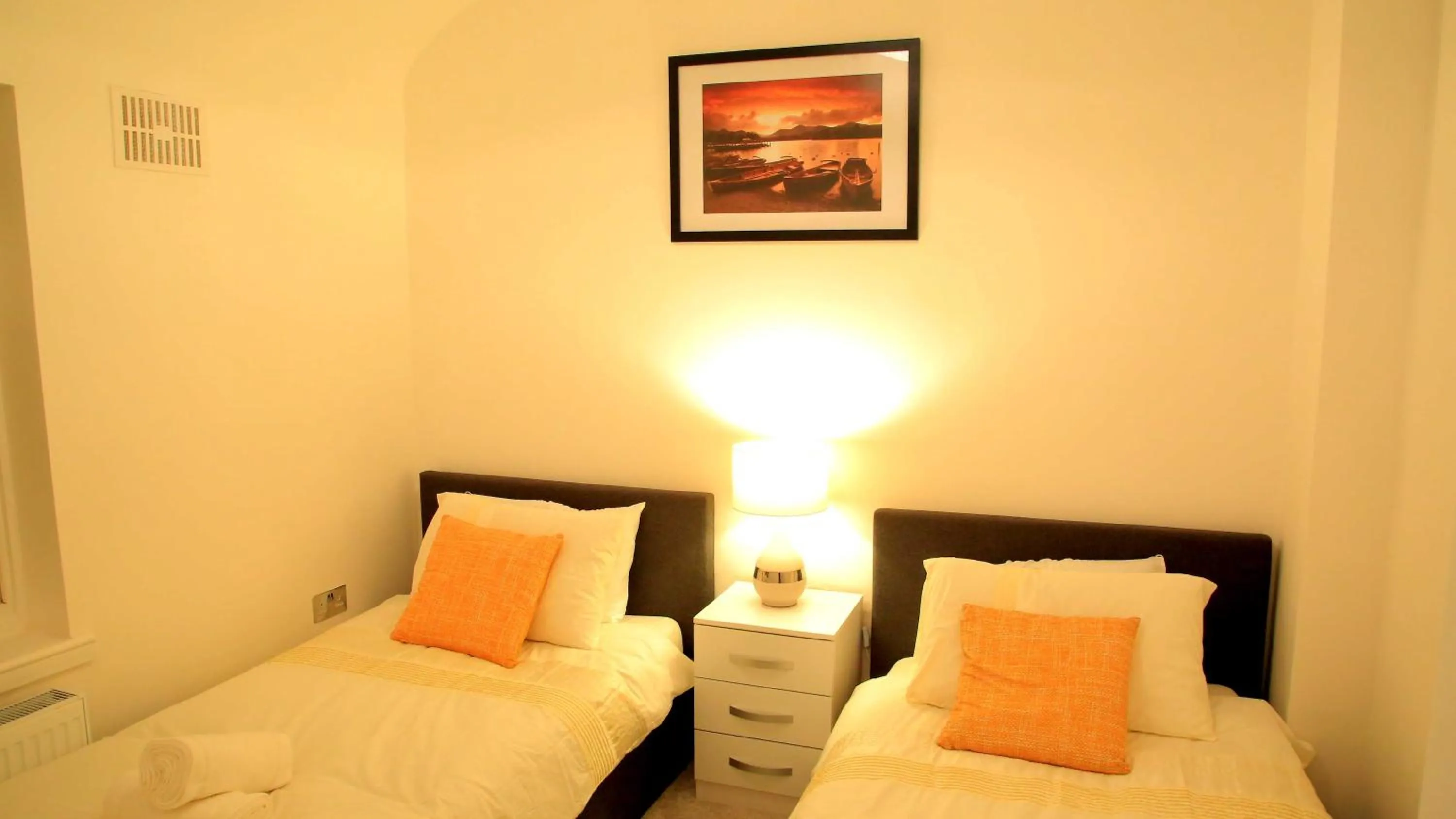 Bed in A Modern, Comfy Newly Remodeled 2bd House