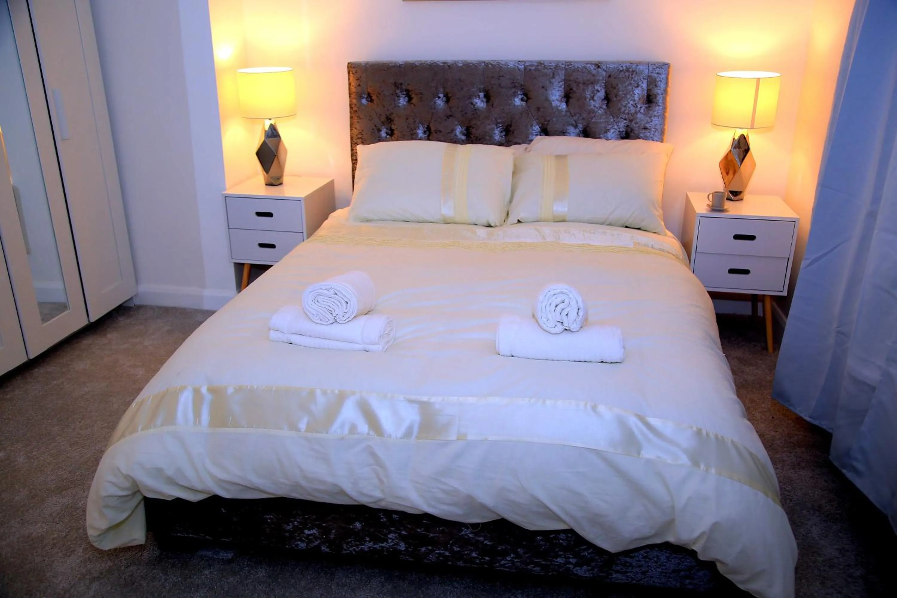 Bed in A Modern, Comfy Newly Remodeled 2bd House