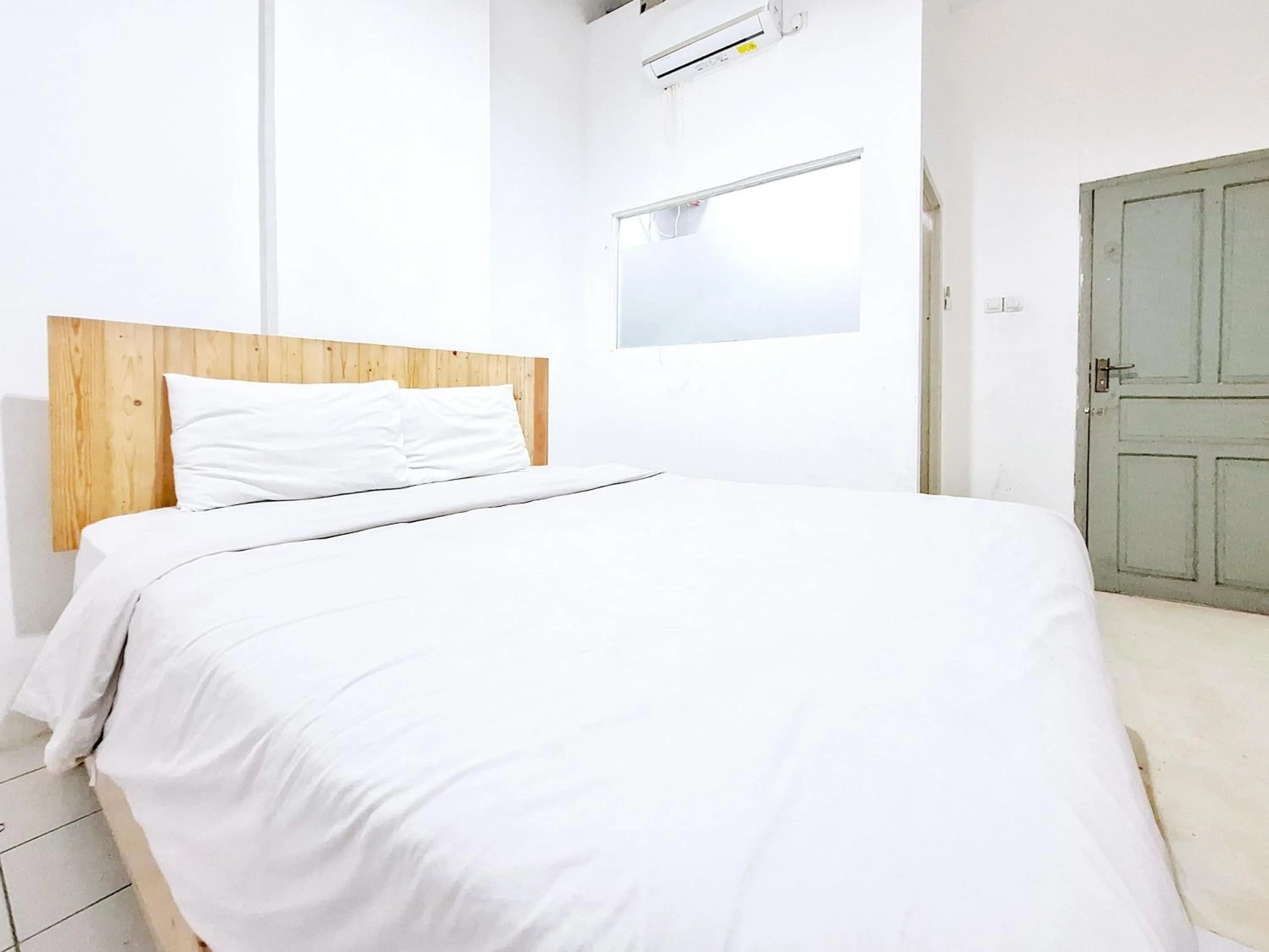 Bedroom, Bed in OYO 2041 Griya Aneka