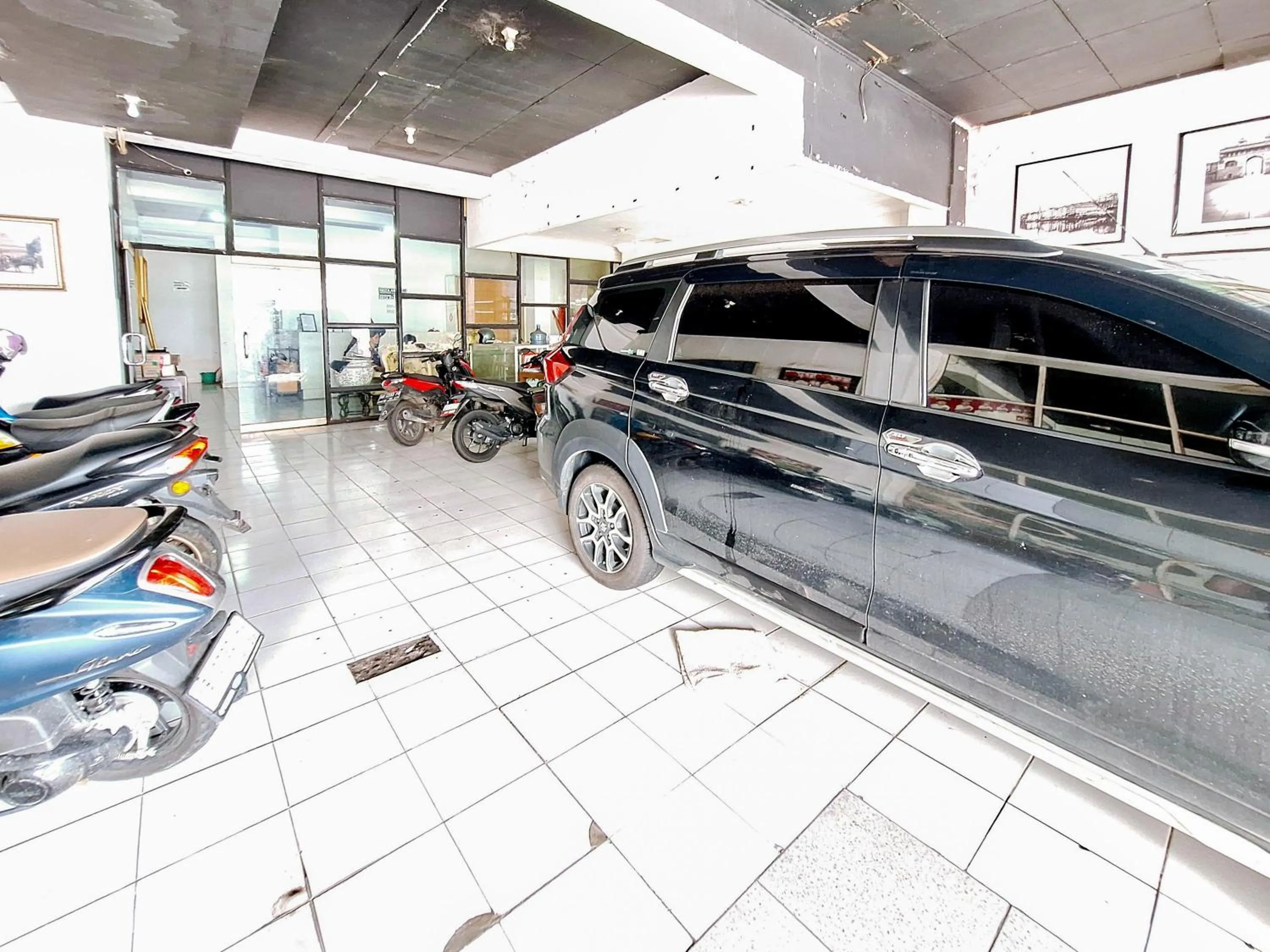 Parking in OYO 2041 Griya Aneka