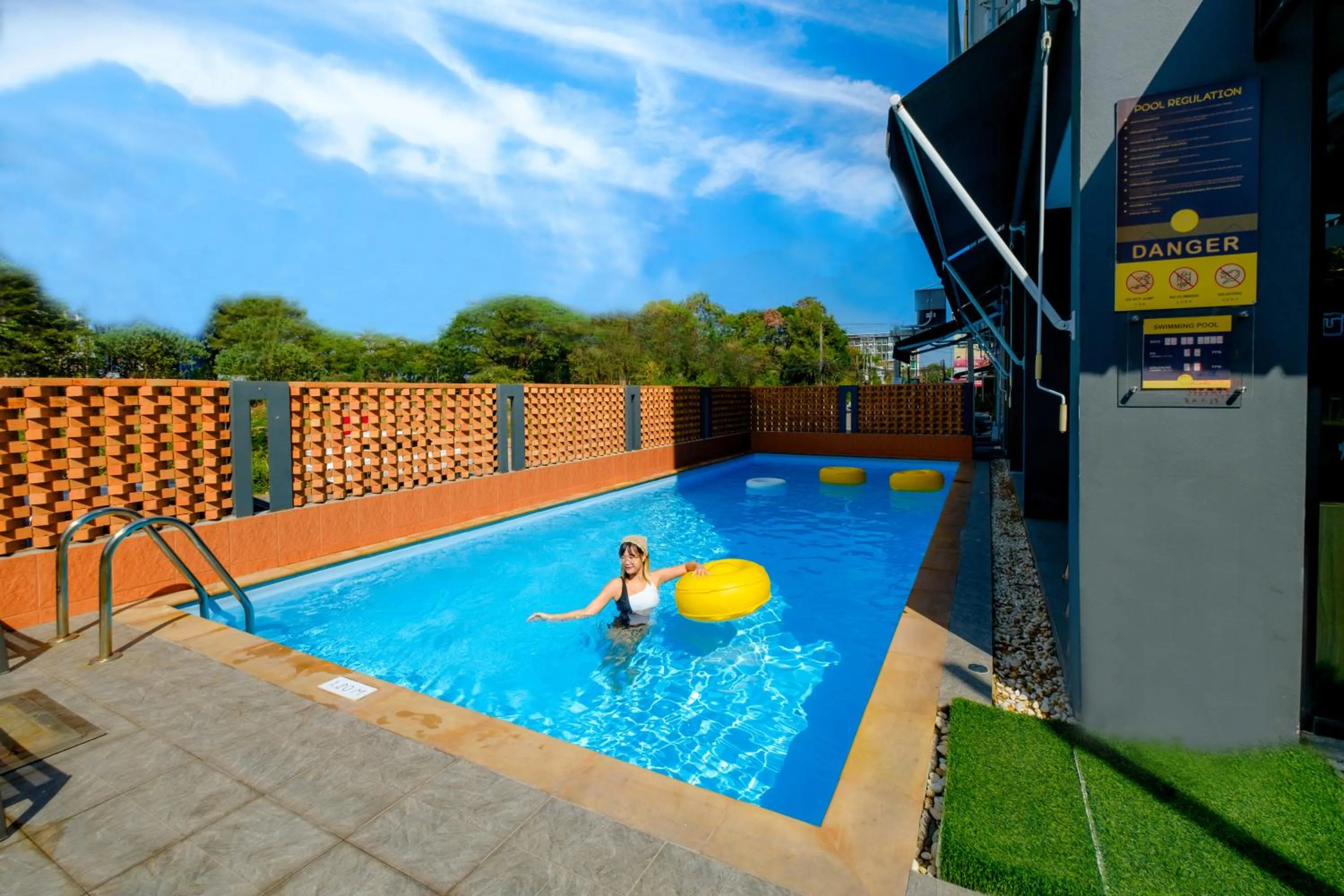 Swimming pool in Sleep Mai Chiang Mai Airport Lifestyle Hotel