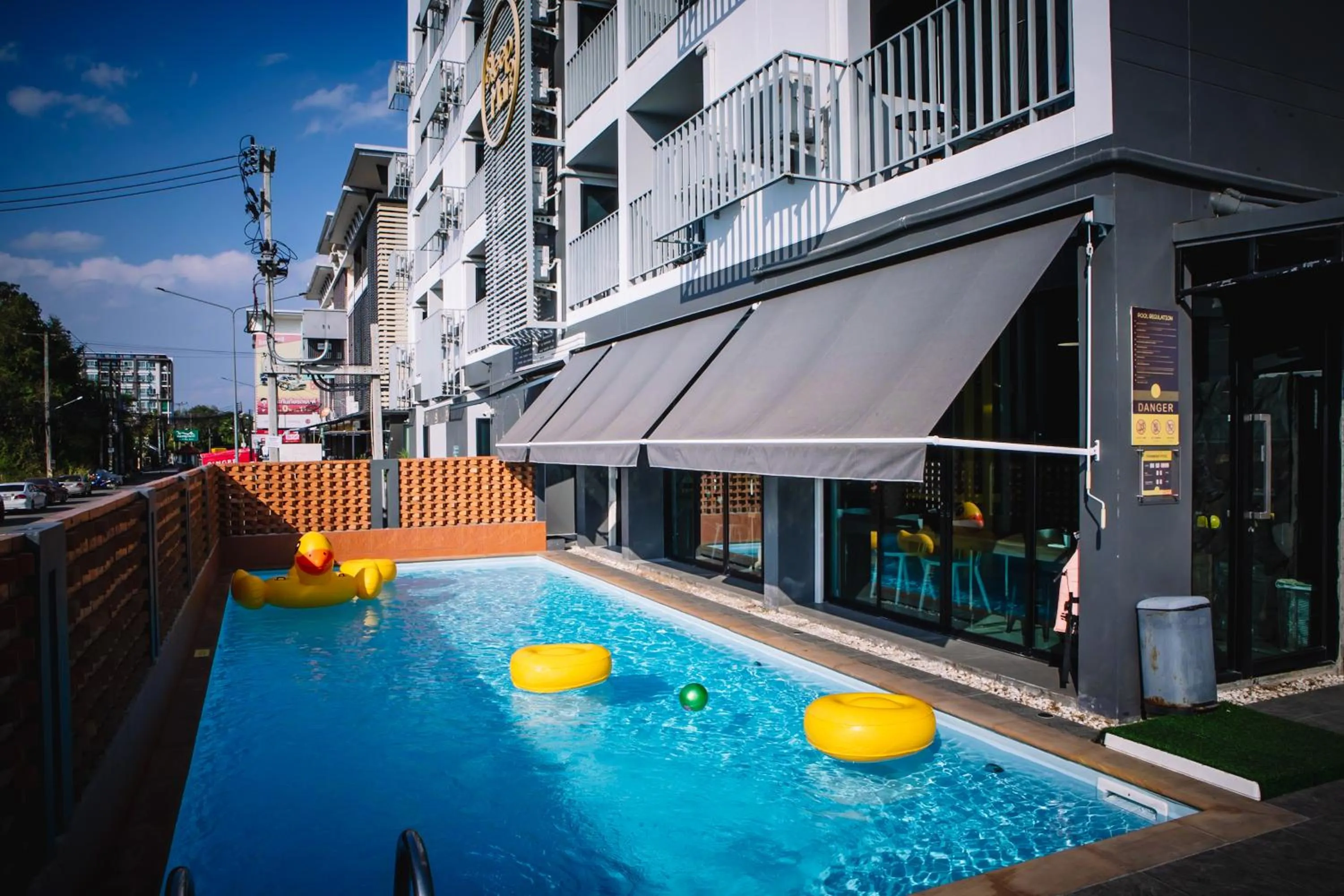 Swimming pool in Sleep Mai Chiang Mai Airport Lifestyle Hotel