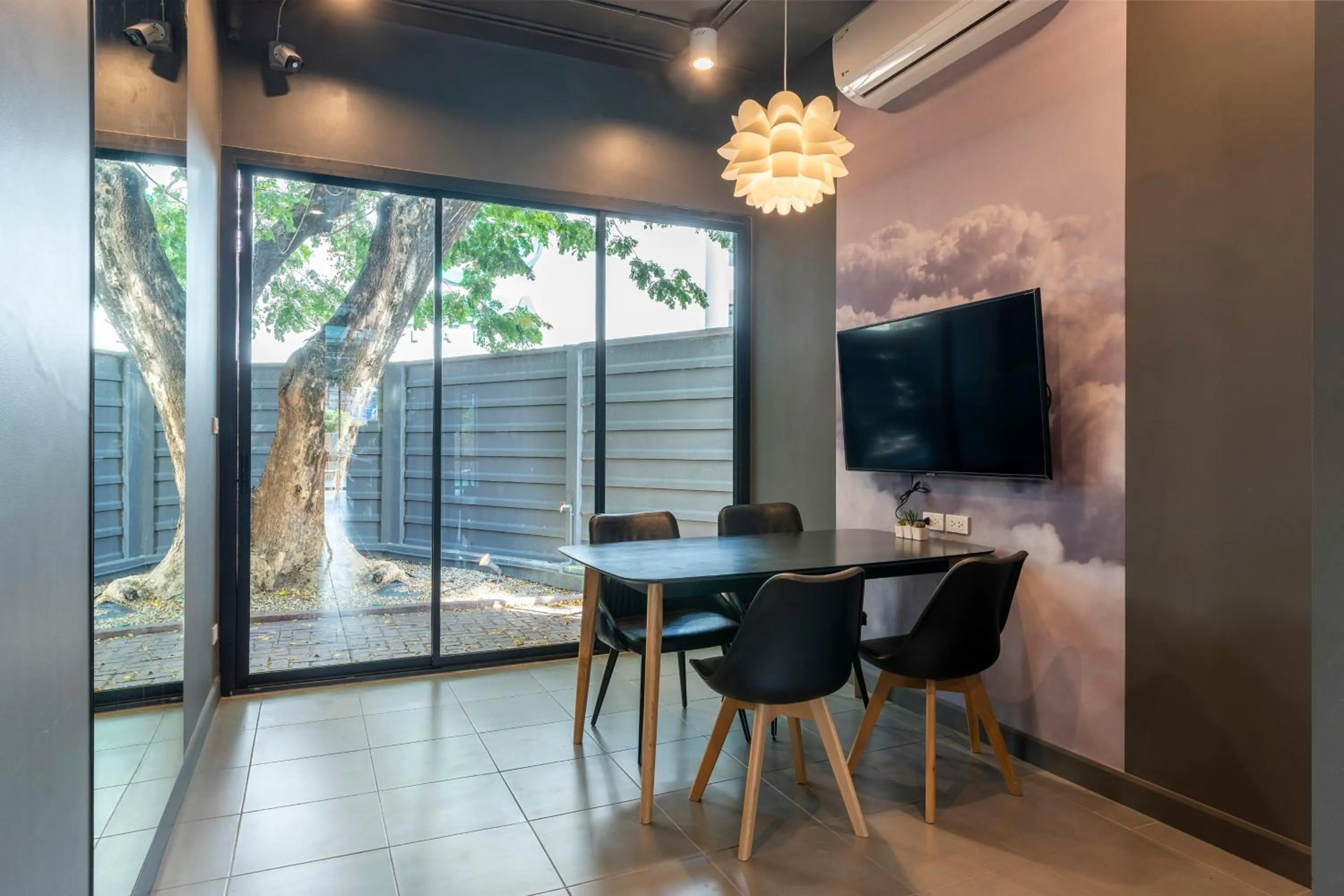 Communal lounge/ TV room in Sleep Mai Chiang Mai Airport Lifestyle Hotel