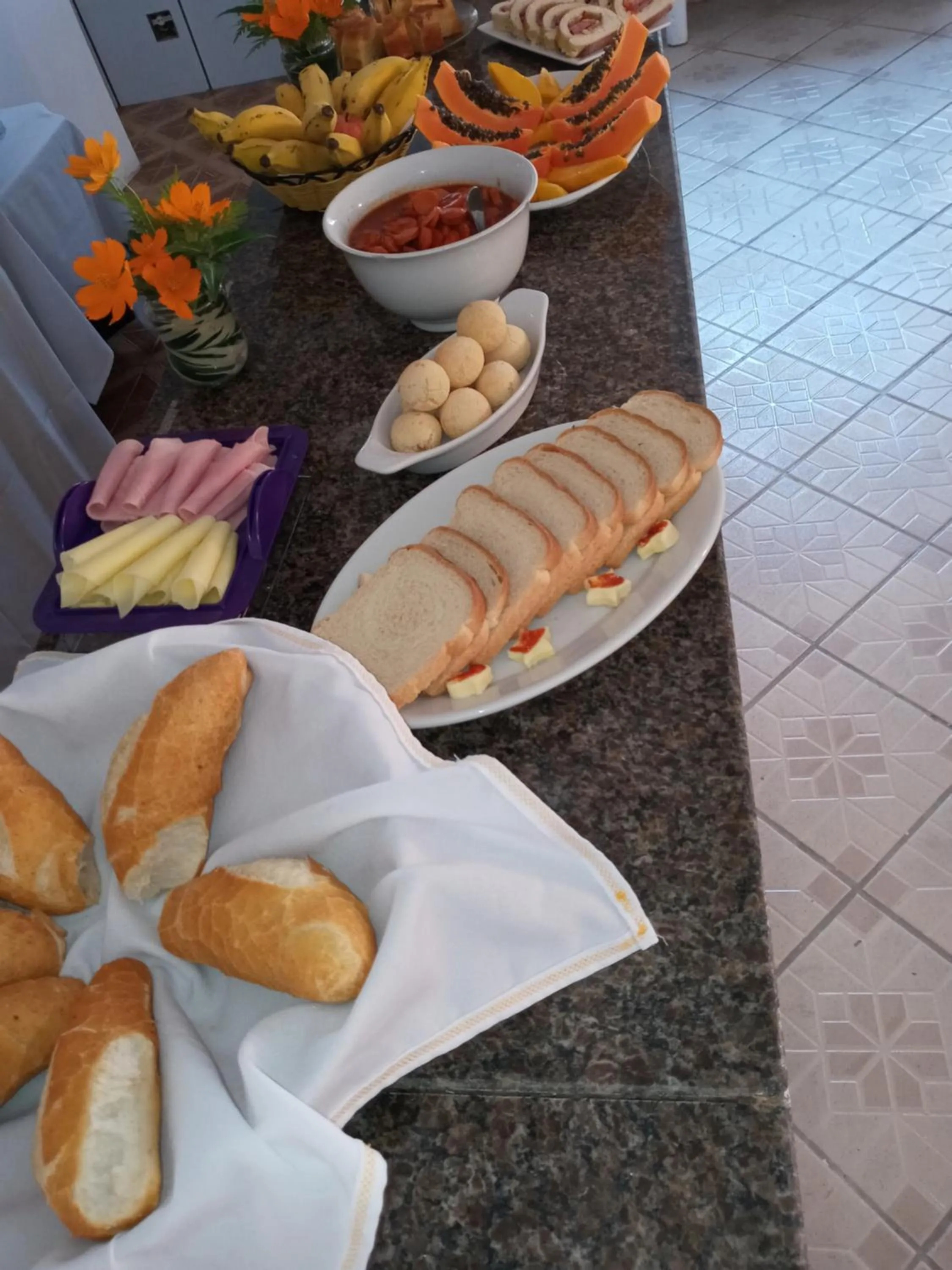 Buffet breakfast in DORM Olhar da Sereia