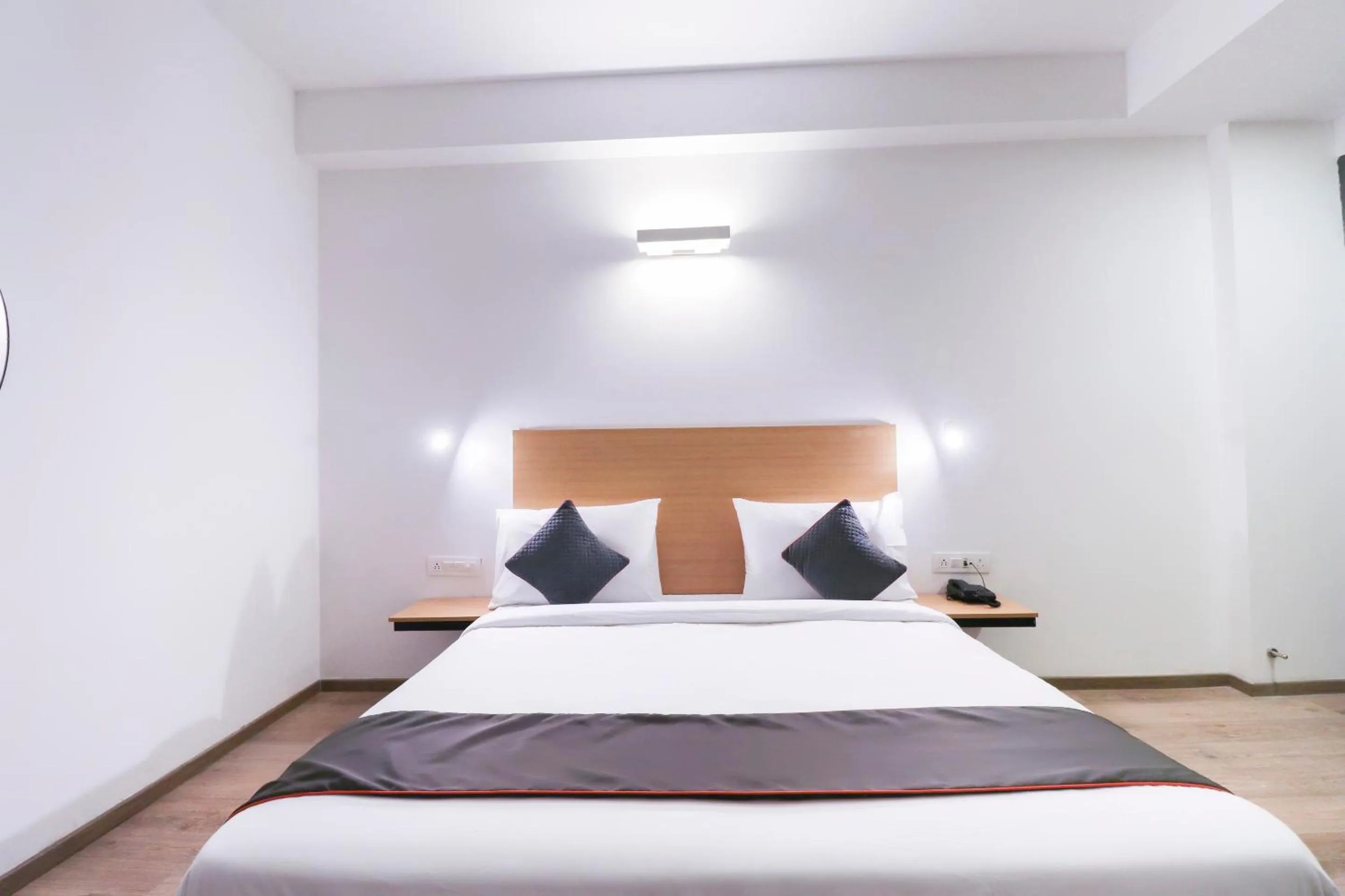 Bedroom, Bed in Super Townhouse Noida Sector 71 Near ISKCON Temple Noida