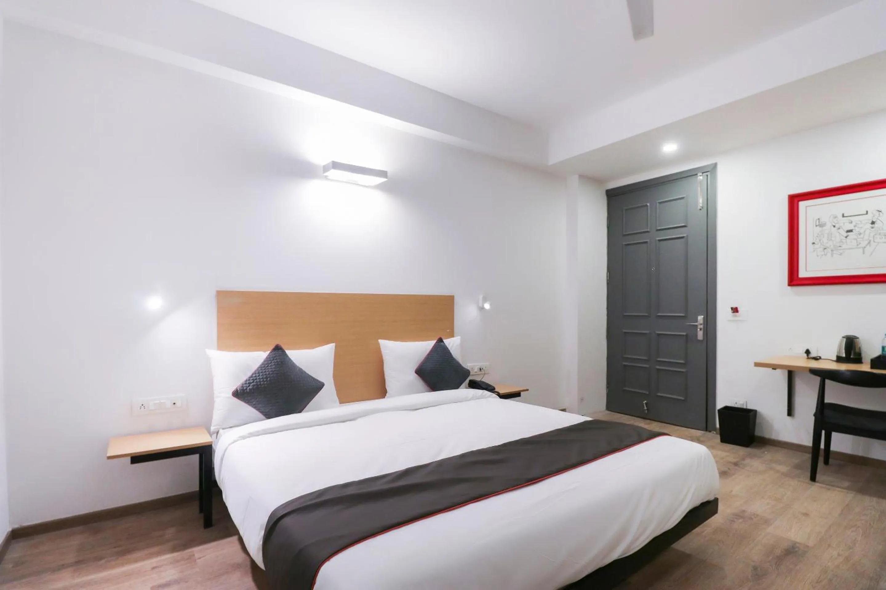 Bedroom, Bed in Super Townhouse Noida Sector 71 Near ISKCON Temple Noida