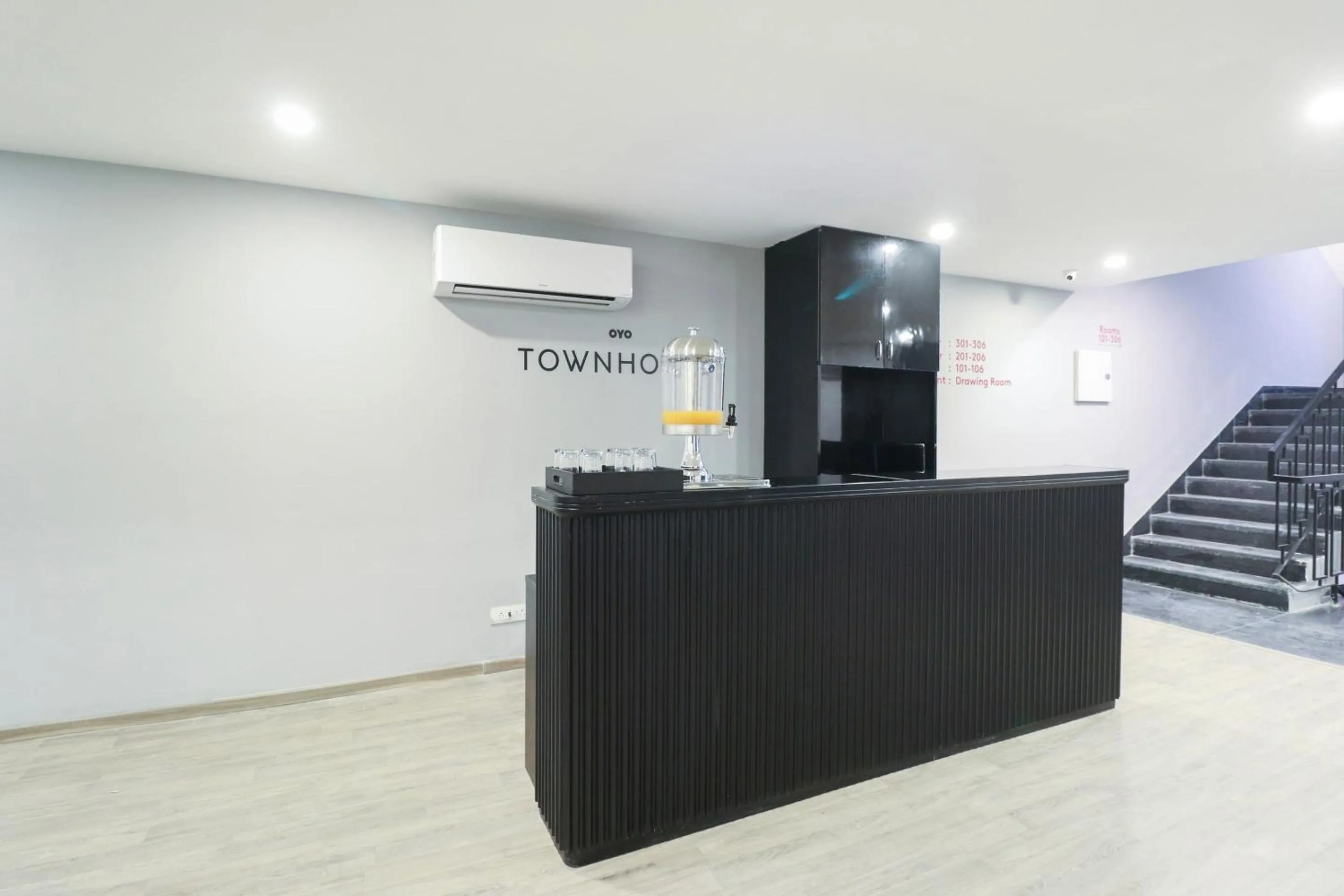 Lobby or reception in Super Townhouse Noida Sector 71 Near ISKCON Temple Noida