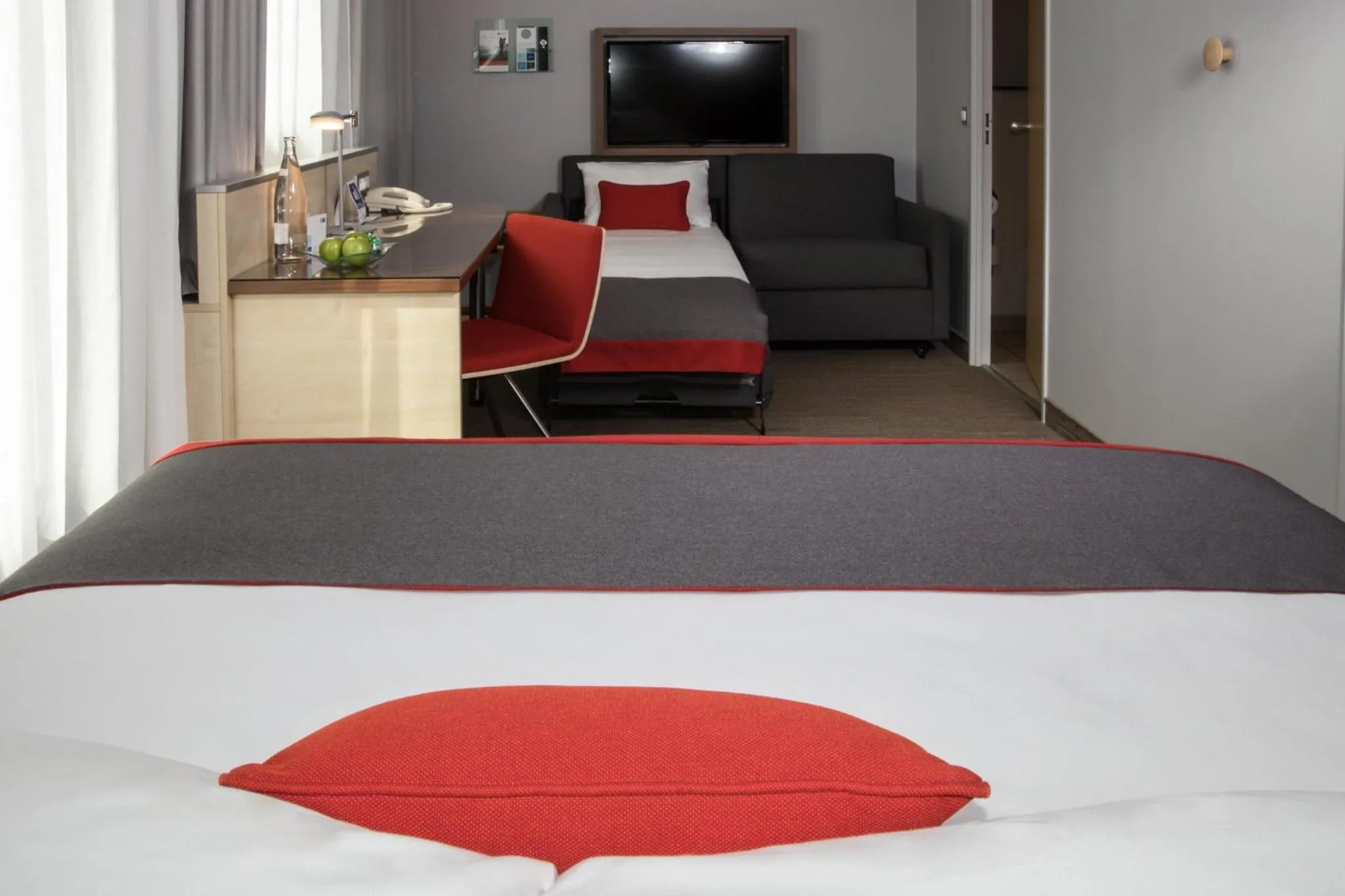 Photo of the whole room, Bed in Holiday Inn Express Toulouse Airport by IHG