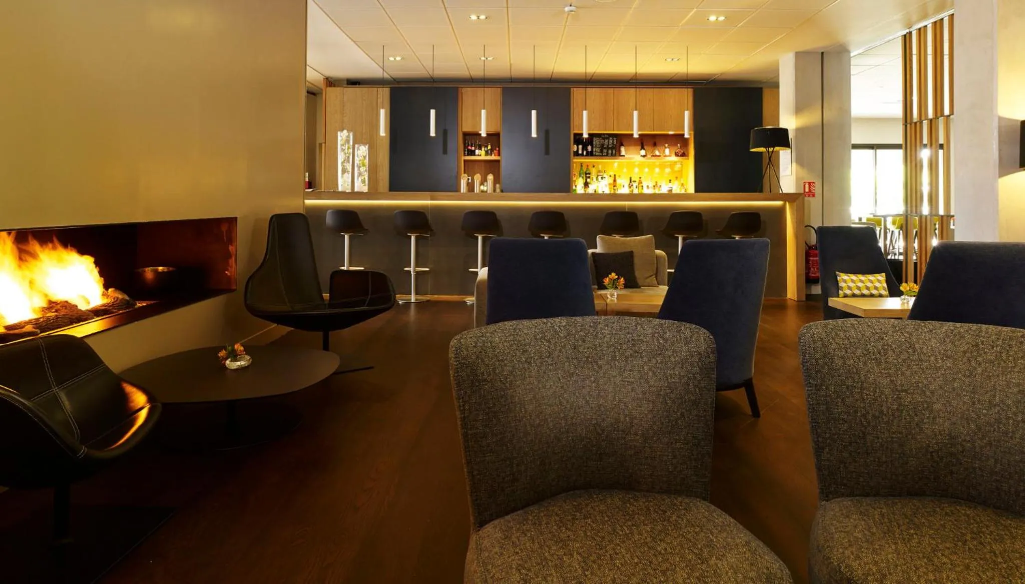 Lounge or bar in Holiday Inn Express Toulouse Airport by IHG