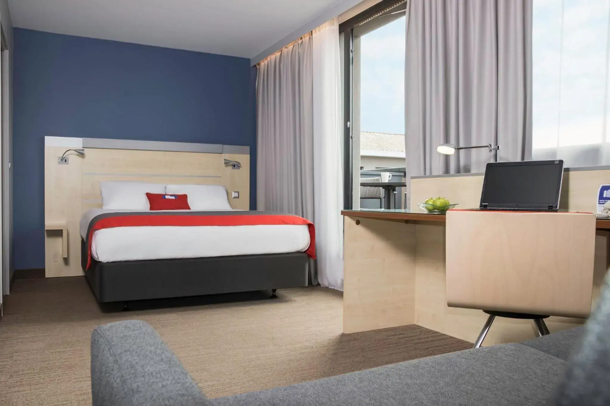 Queen Suite with Balcony and Sofa Bed in Holiday Inn Express Toulouse Airport by IHG Queen Suite with Balcony and Sofa Bed in Holiday Inn Express Toulouse Airport by IHG