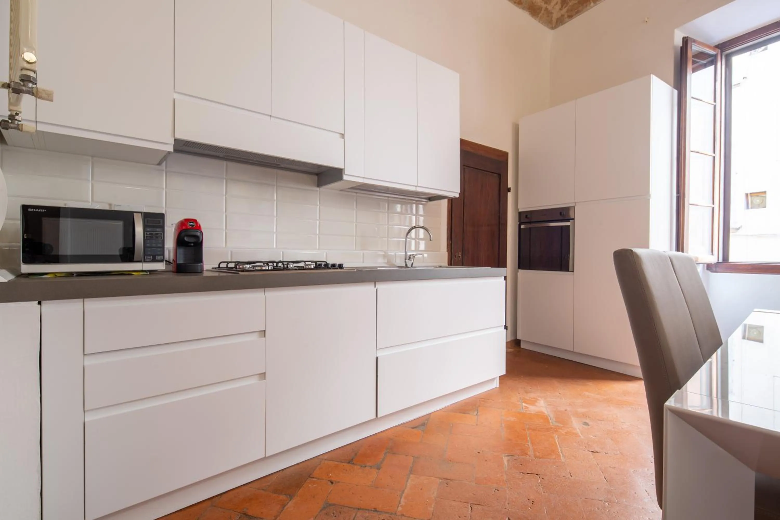 Kitchen or kitchenette in Lian Home in Florence by Mmega